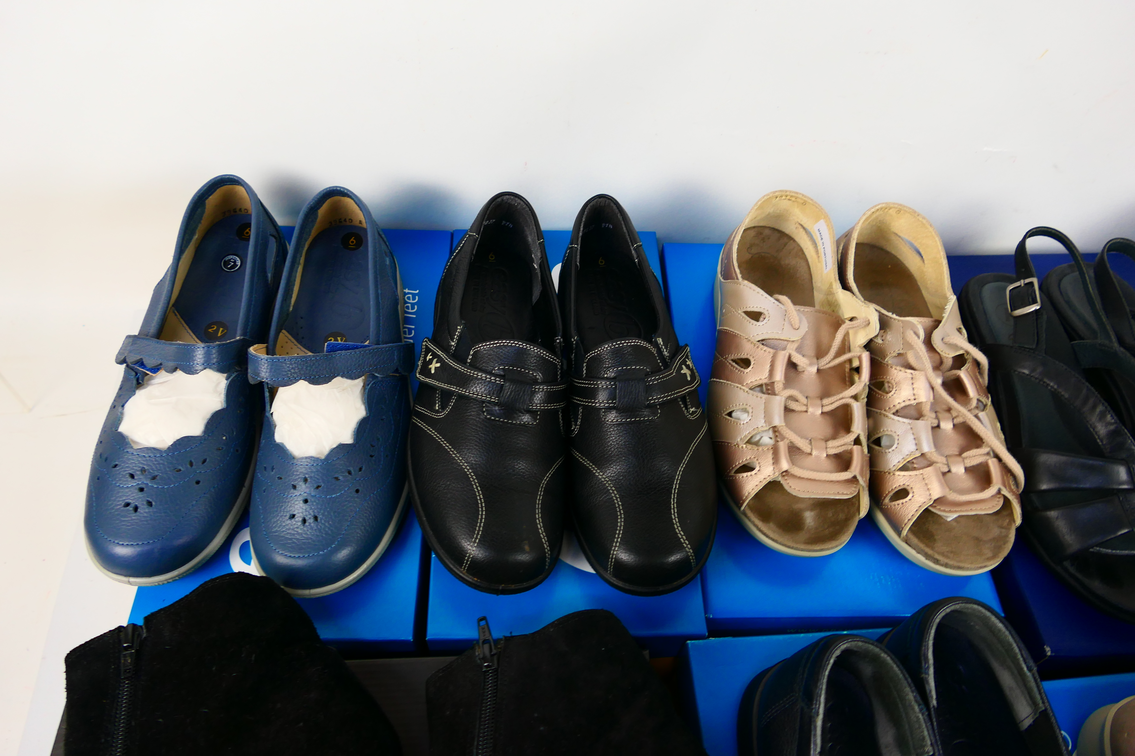 Ten boxed pairs of lady's shoes, all size 6. - Image 2 of 4
