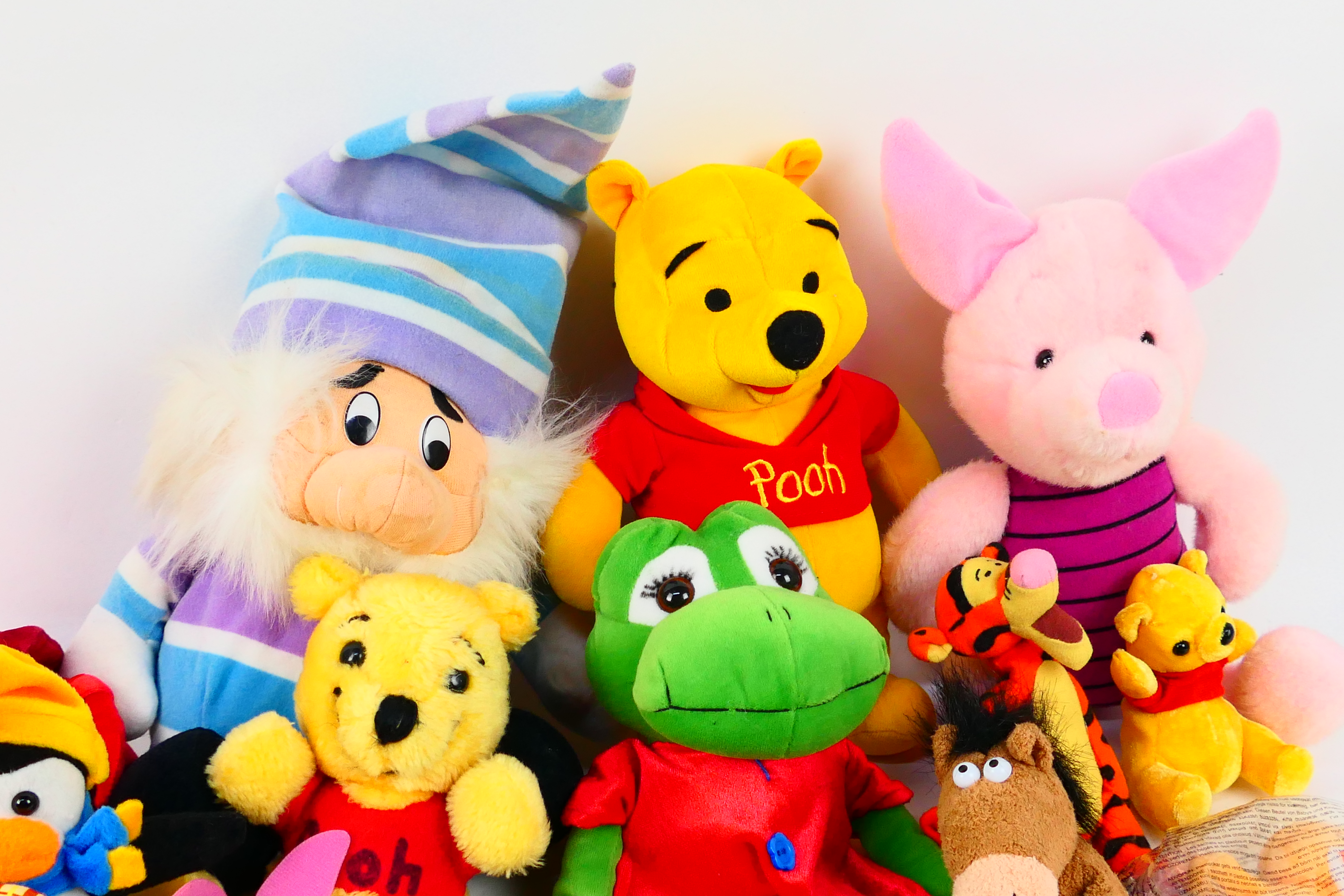 Plush Toys - Winnie the Pooh - Piglet - - Image 4 of 4