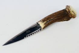 An antler hilt sgian dubh knife with 9.5 cm (l) blade.