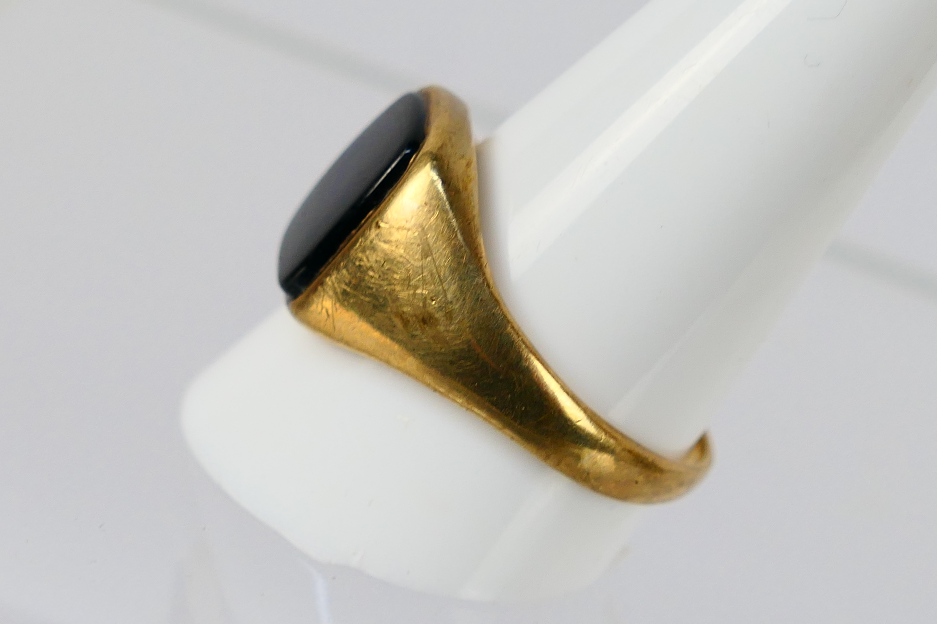 A 9ct yellow gold onyx ring, size X, approximately 5.5 grams. - Image 2 of 4