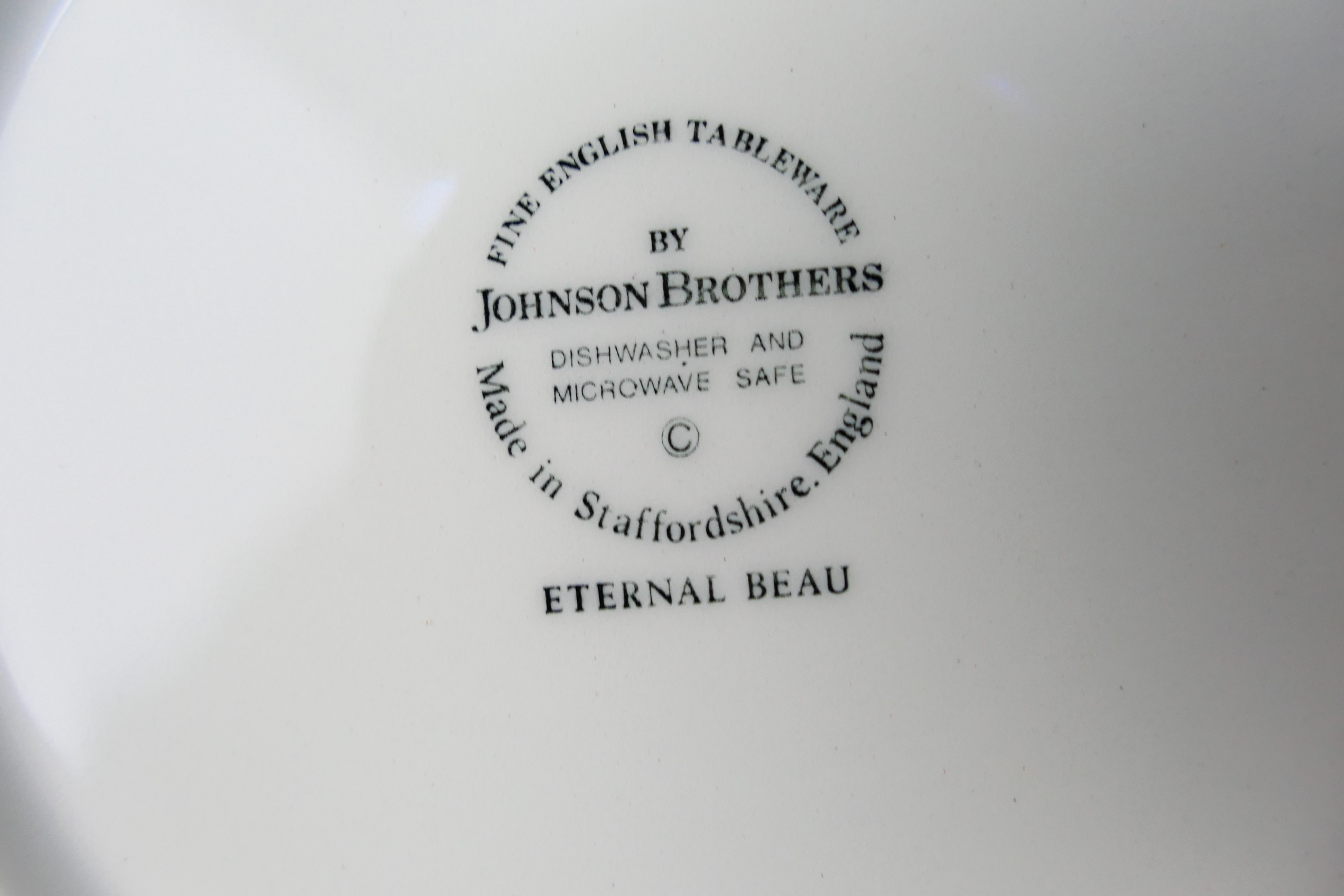 A quantity of Johnson Brothers Eternal Beau dinner wares, - Image 5 of 8