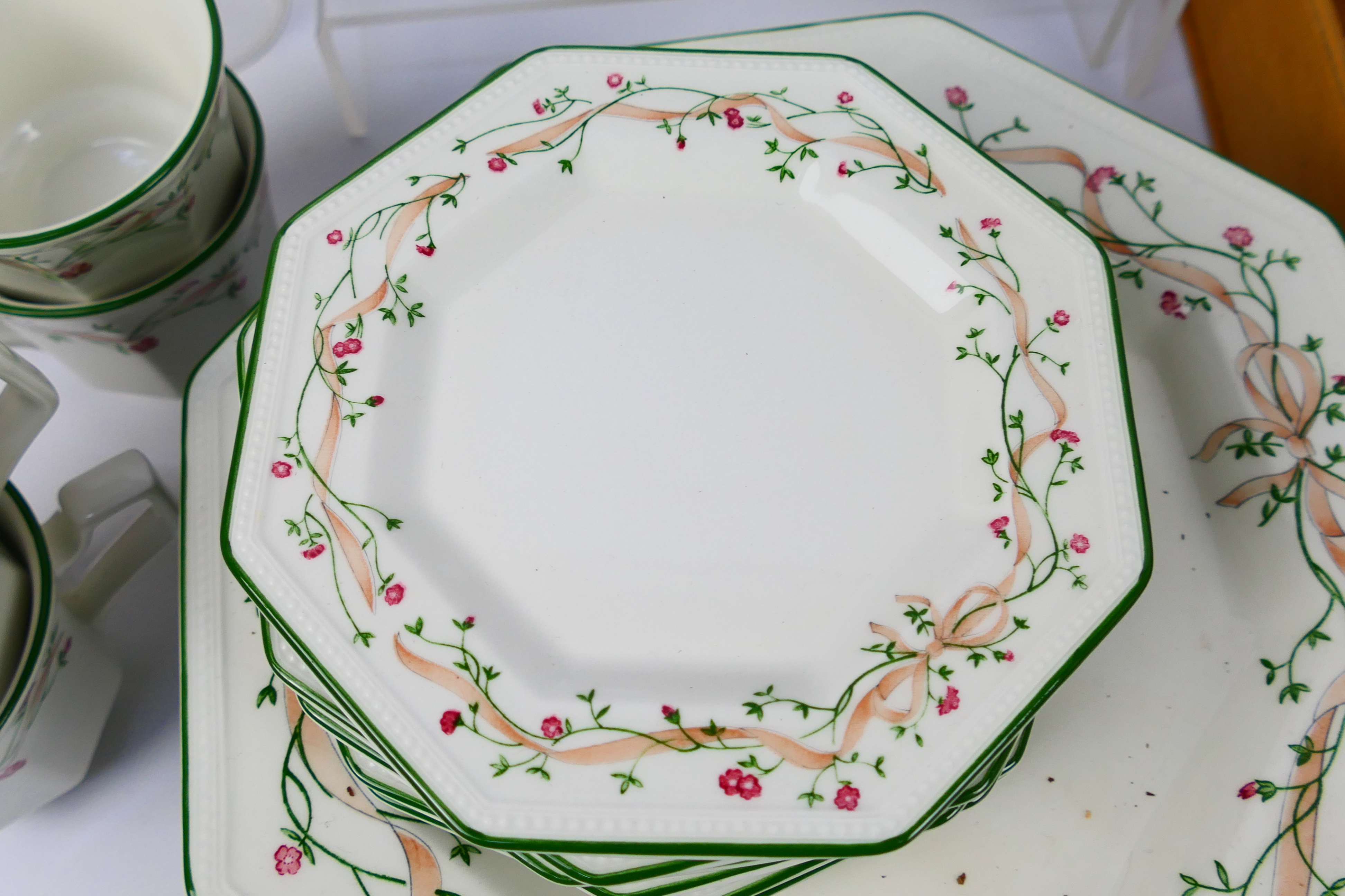 A quantity of Johnson Brothers Eternal Beau dinner wares, - Image 4 of 8