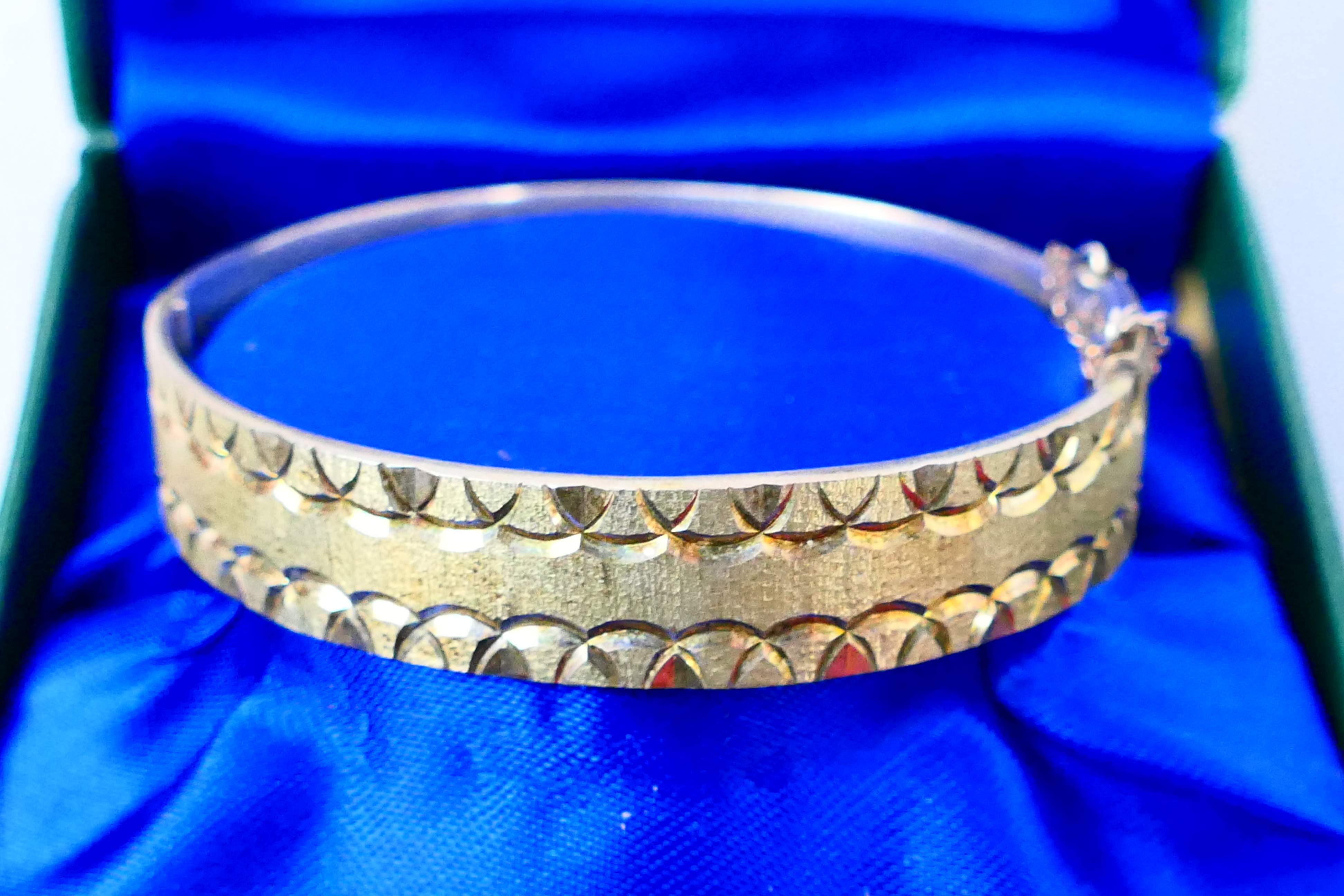A collection of costume jewellery to include silver bangle, brooches, rings and similar. - Image 3 of 9