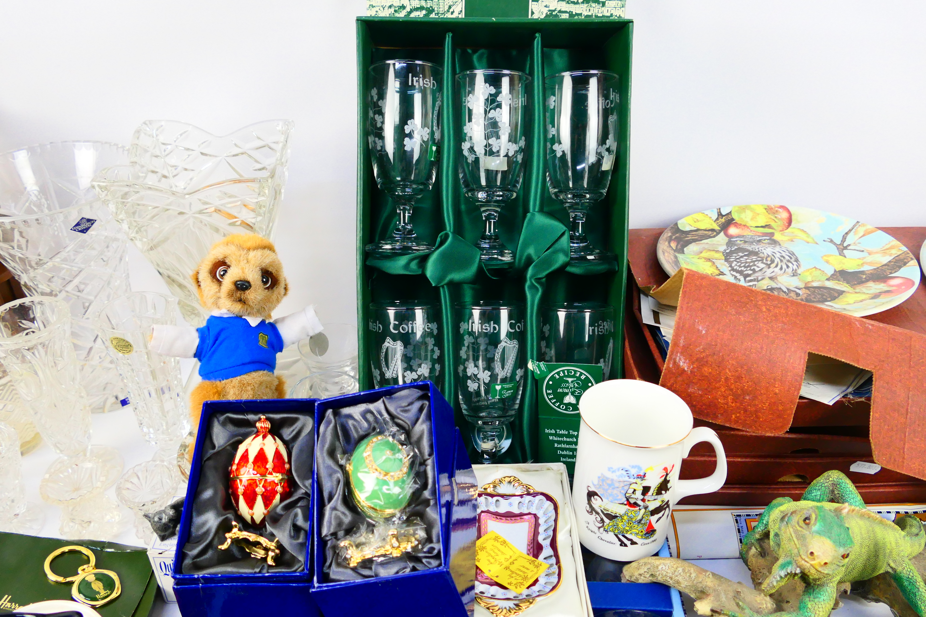 Lot to include glassware, ceramics, decorative figural clock, Leonardo Iguana figure, - Image 4 of 6