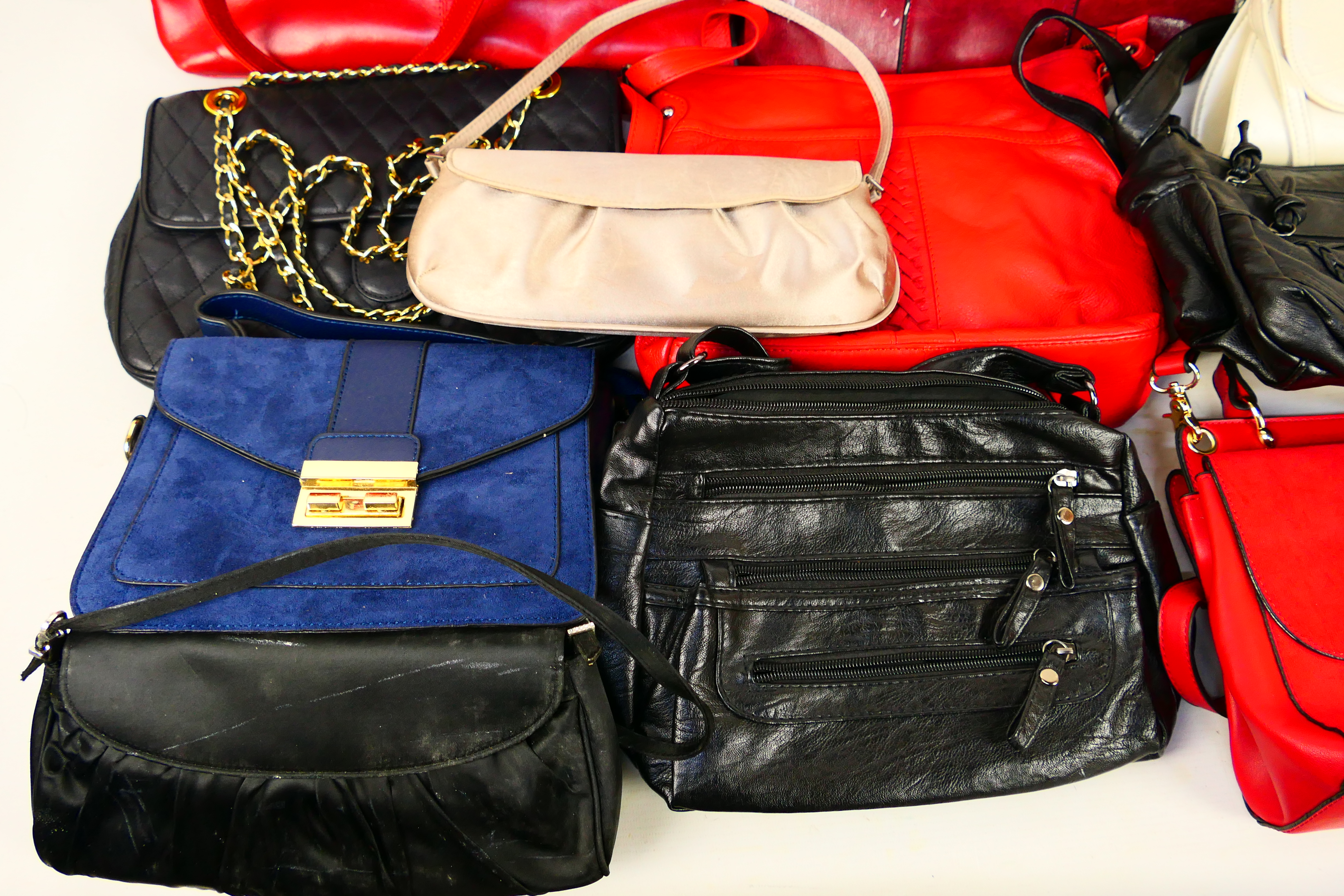 A job lot of predominantly unmarked handbags to include colours of dark blue, dark red, black, - Image 2 of 6