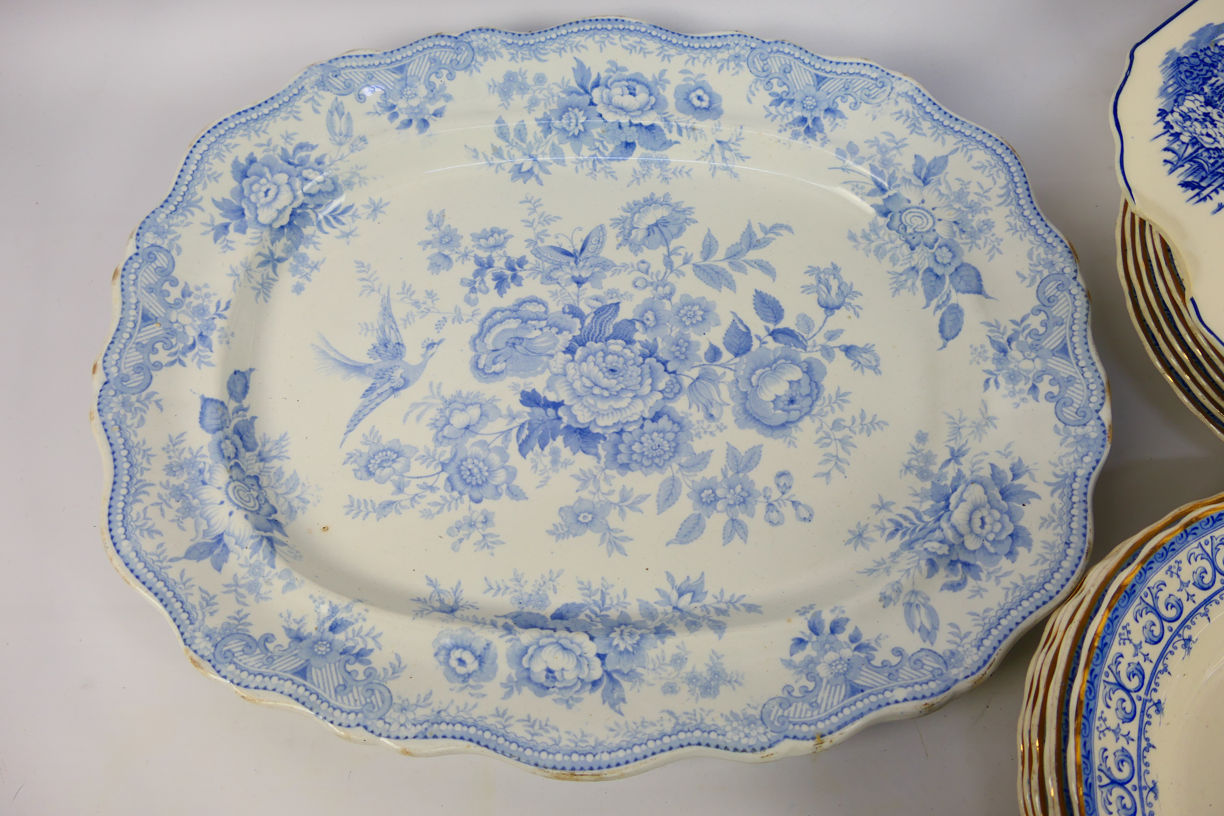 A collection of antique blue and white dinner wares. - Image 6 of 8