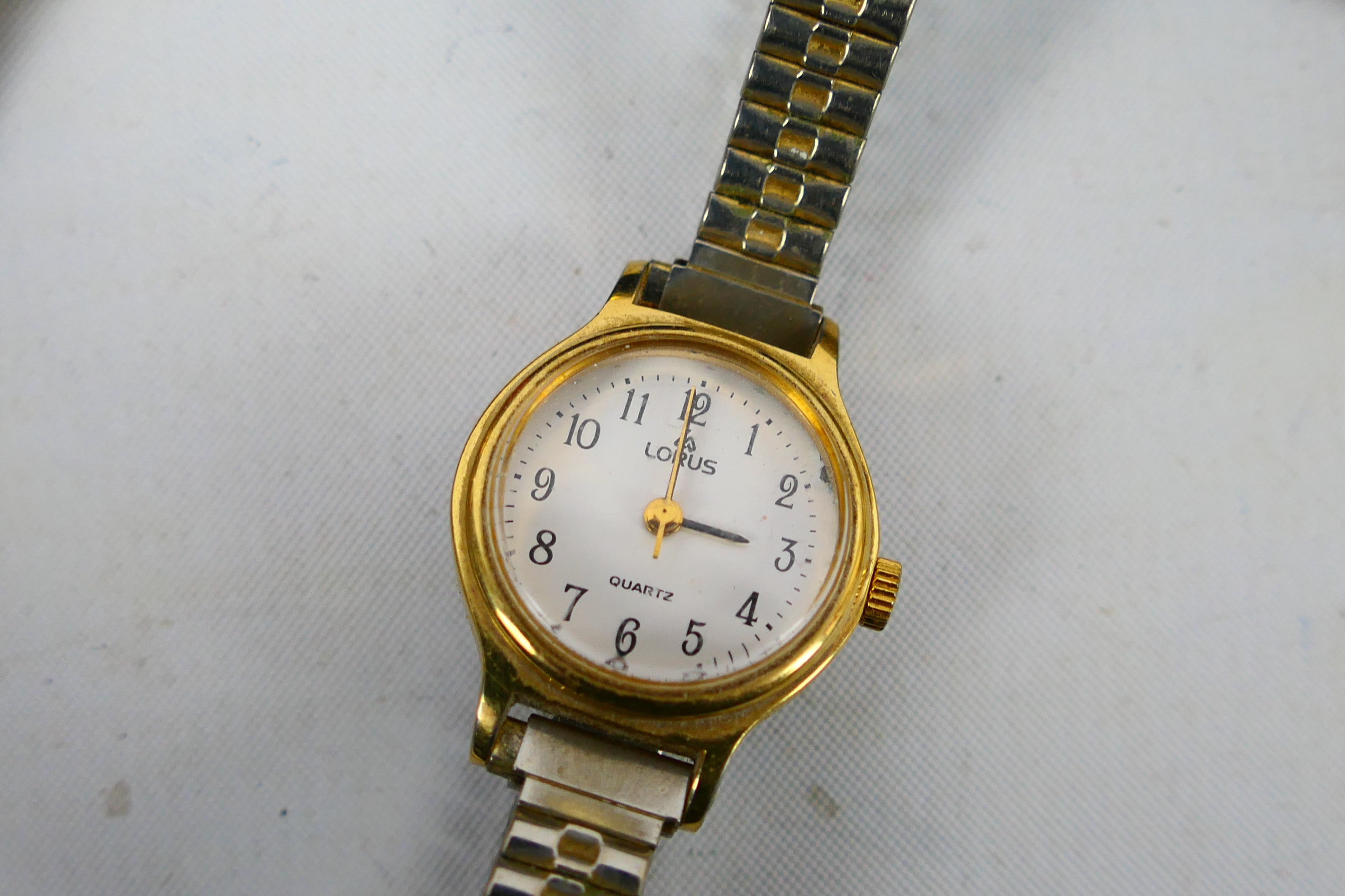 A collection of various wrist watches and similar. - Image 6 of 7
