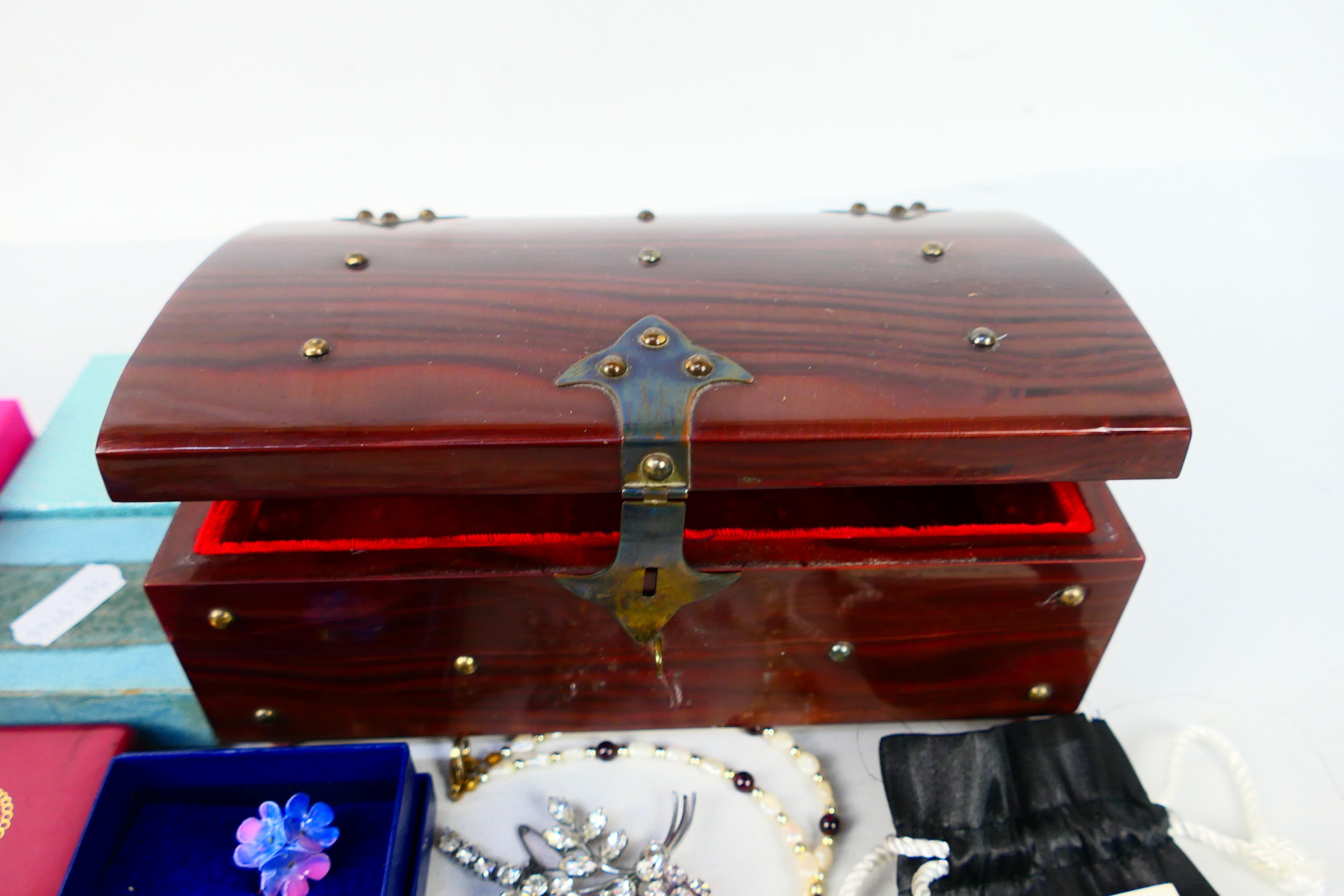 A jewellery casket containing a quantity of costume jewellery to include necklaces, - Image 7 of 8