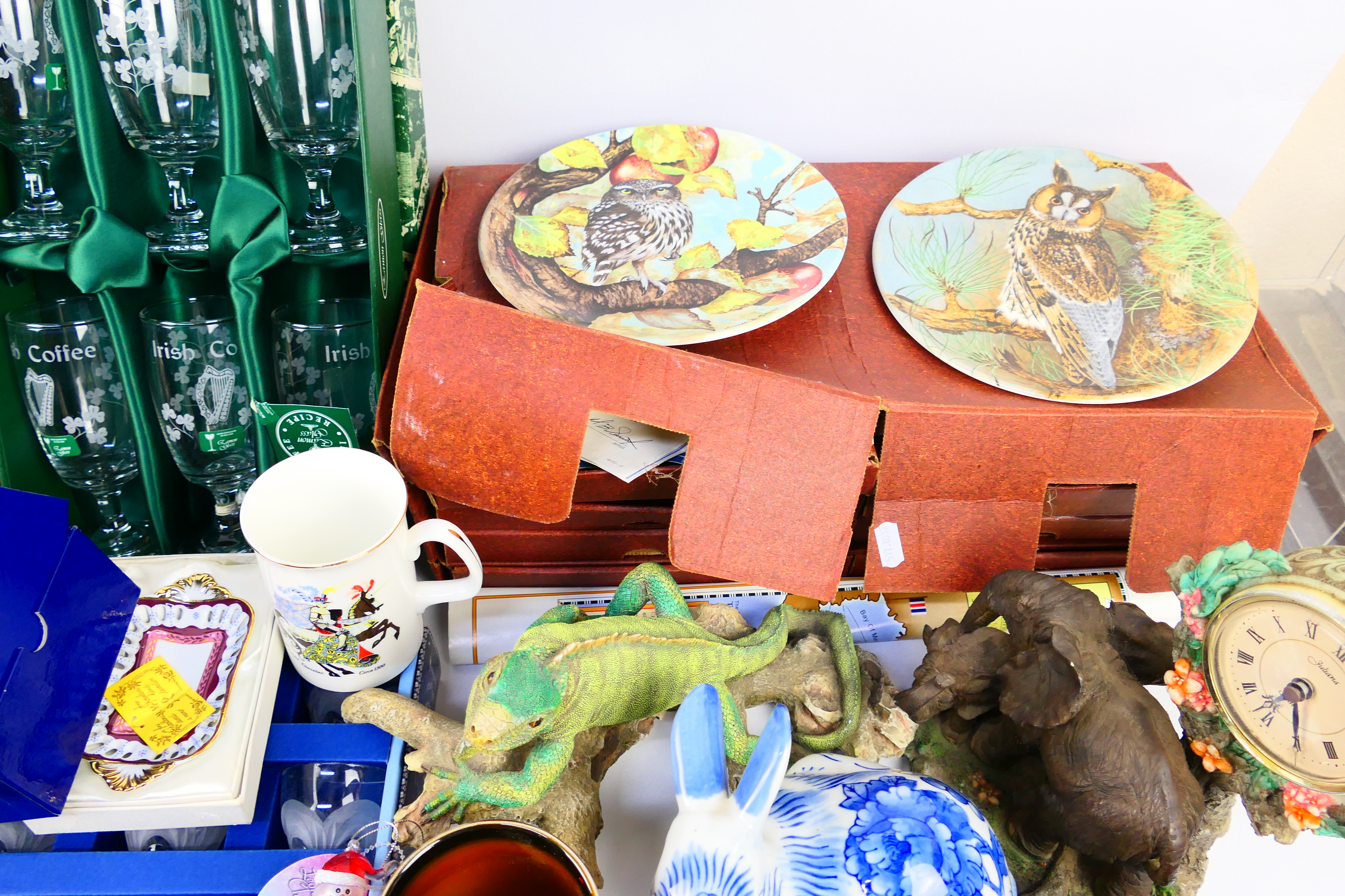 Lot to include glassware, ceramics, decorative figural clock, Leonardo Iguana figure, - Image 5 of 6