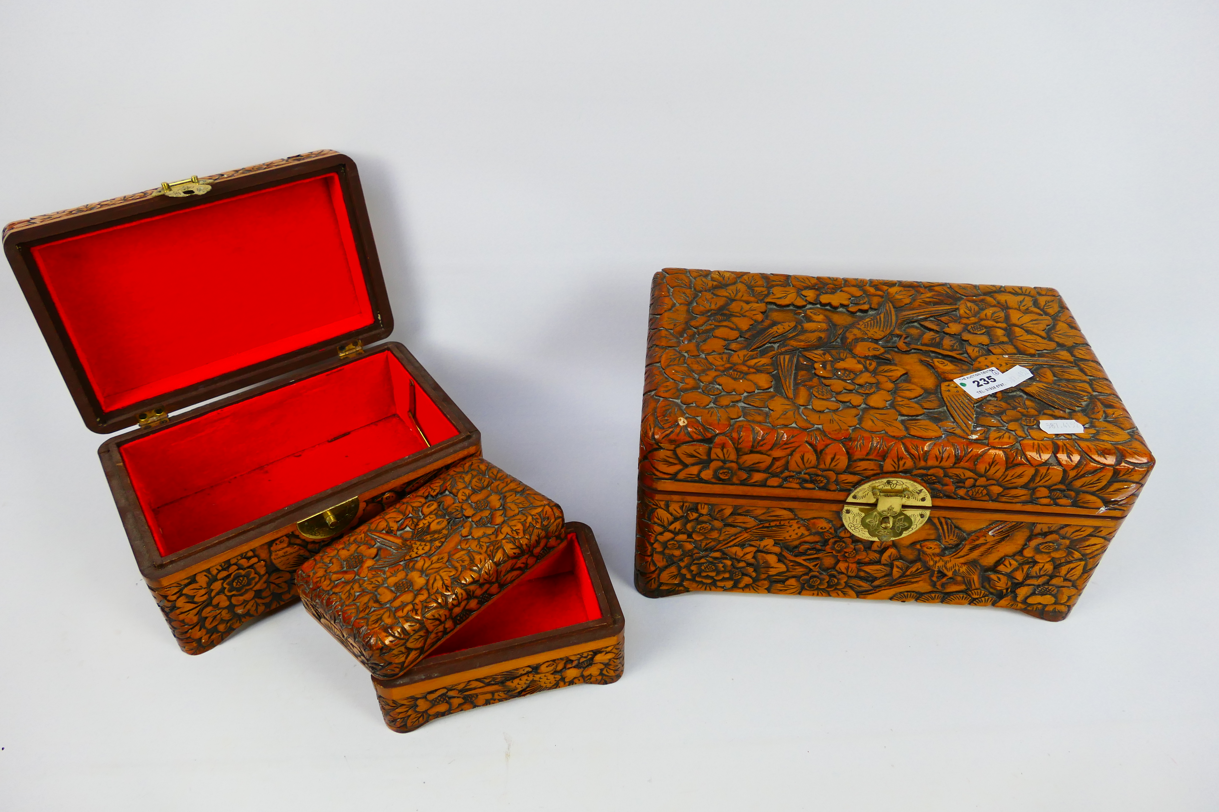 Lot to include a set of three graduated Chinese wooden boxes with carved decoration of birds - Image 4 of 5