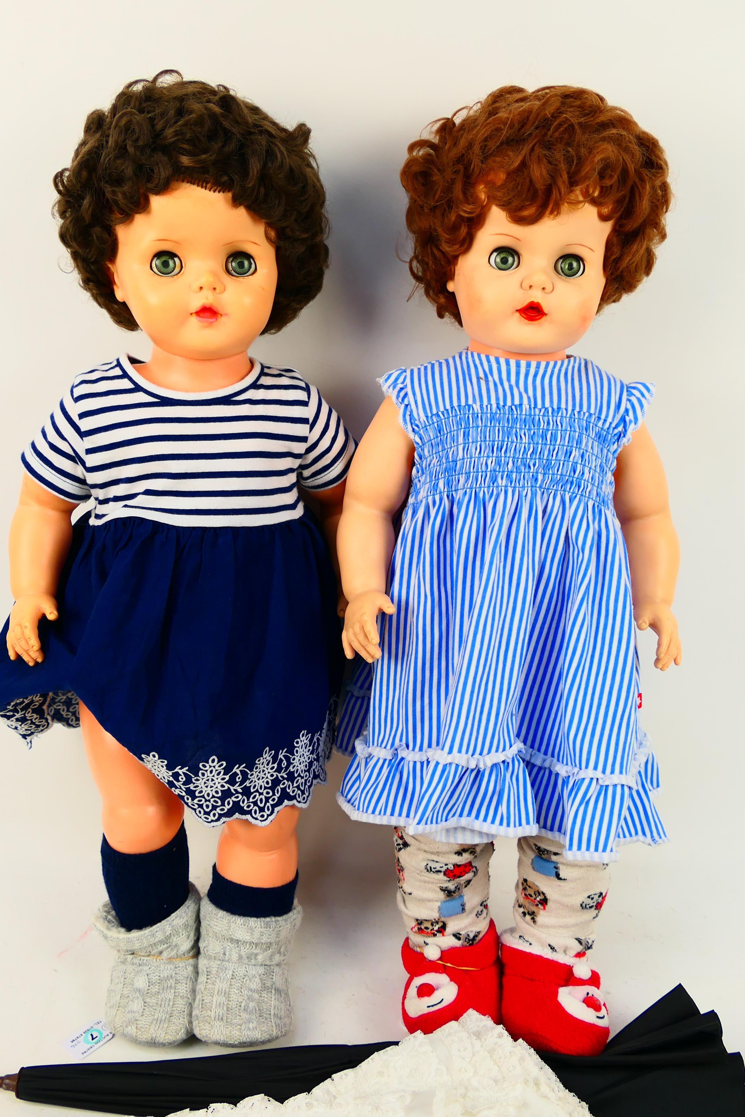 Fulton - 2 x vintage dolls and 3 x parasols, - Image 2 of 6