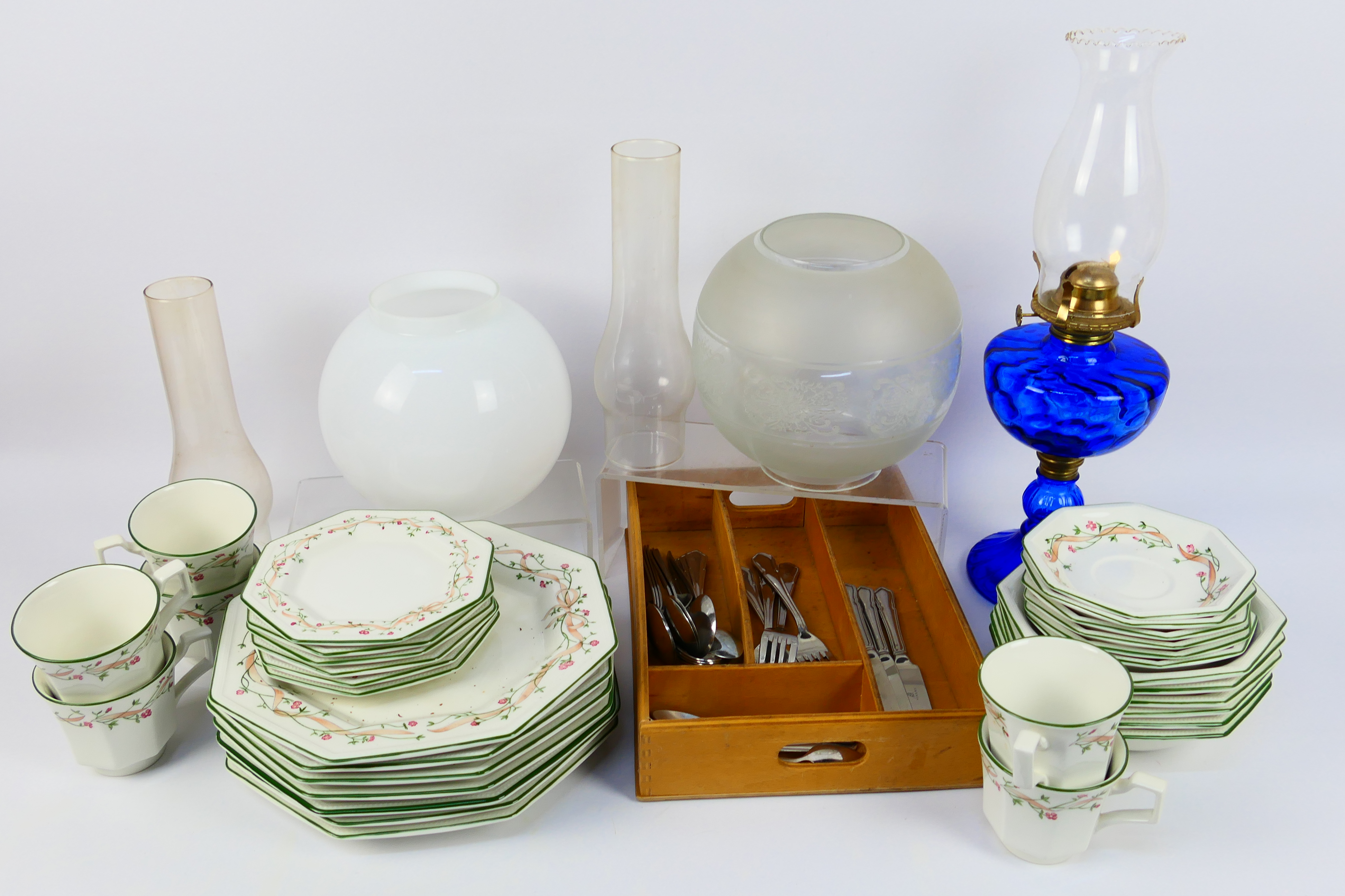 A quantity of Johnson Brothers Eternal Beau dinner wares,