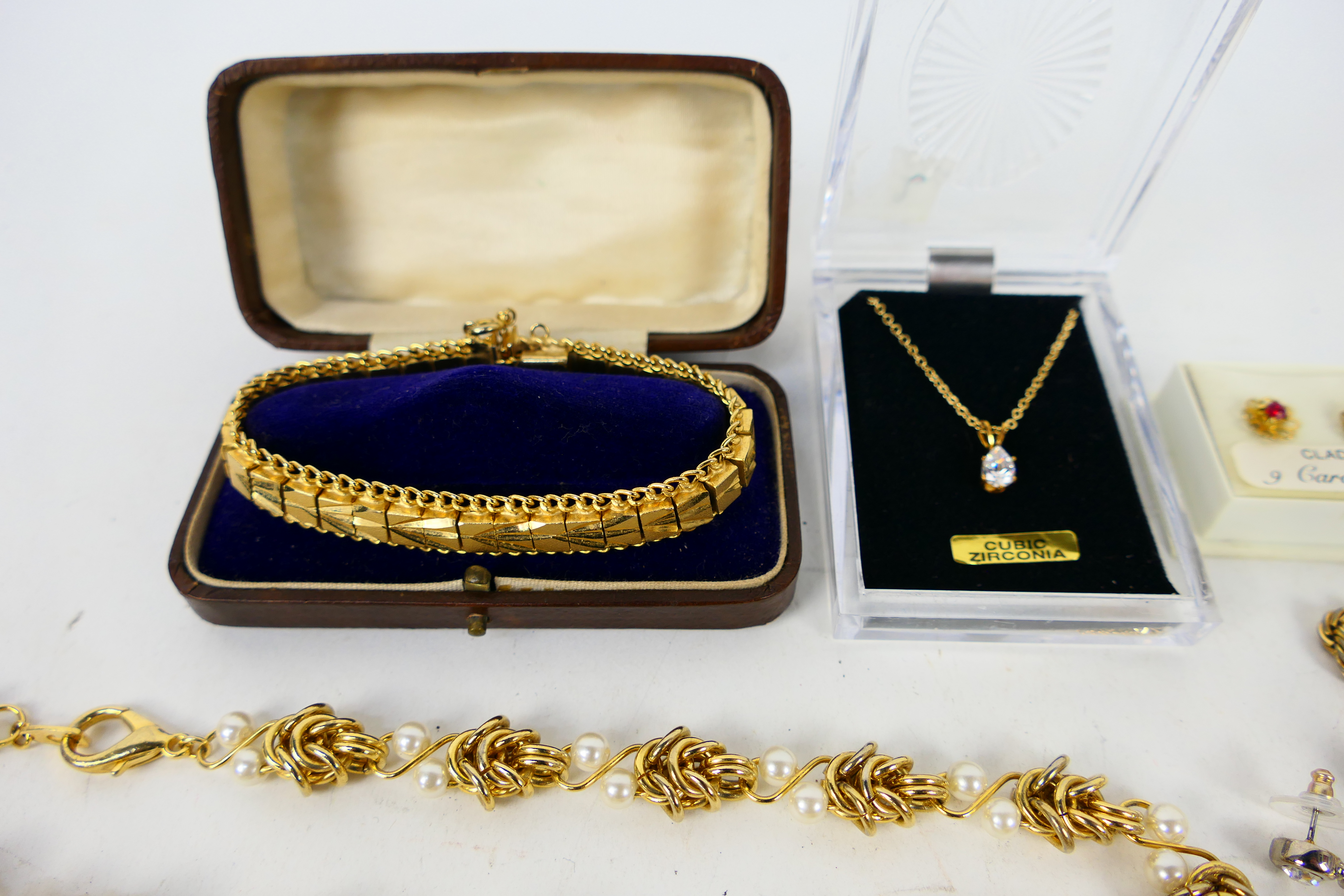 Costume jewellery to include a gold plated bracelet, stone set pendant with necklace, cufflinks, - Image 5 of 5