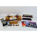 Mixed collectables to include Atlas Editions static locomotives, a Franklin Mint .