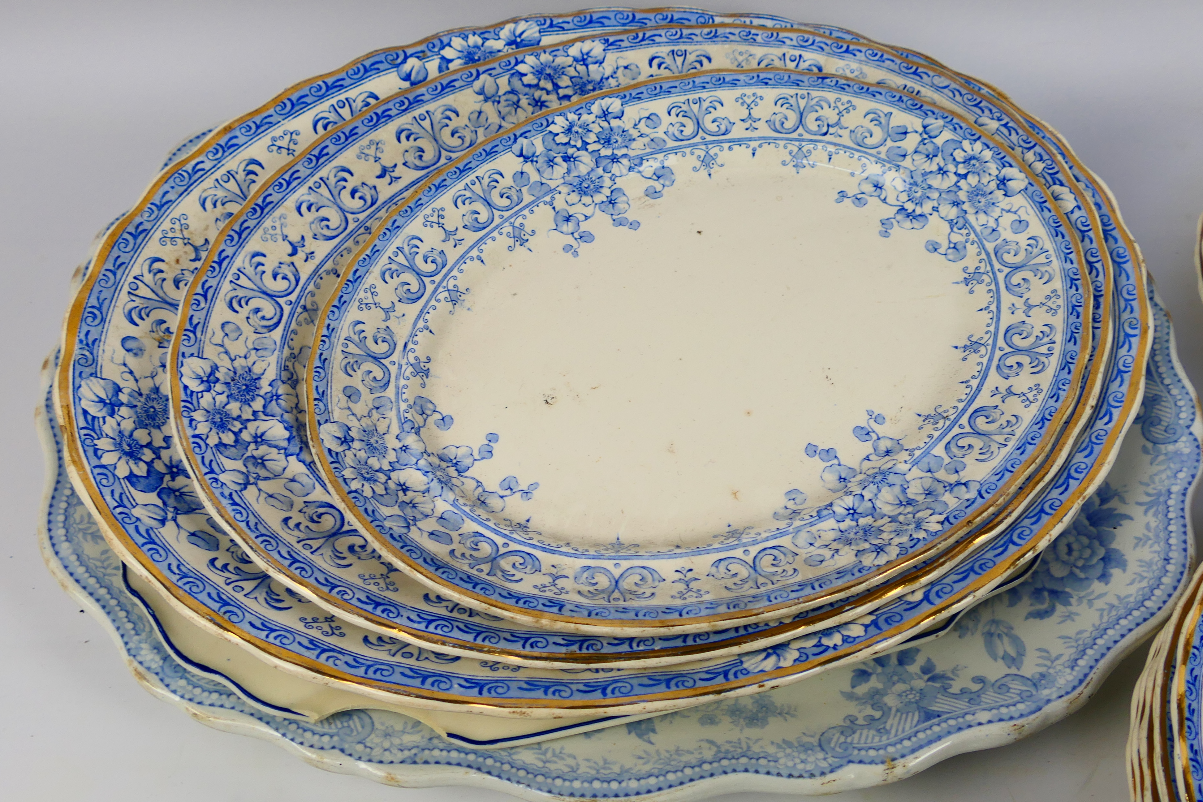 A collection of antique blue and white dinner wares. - Image 2 of 8