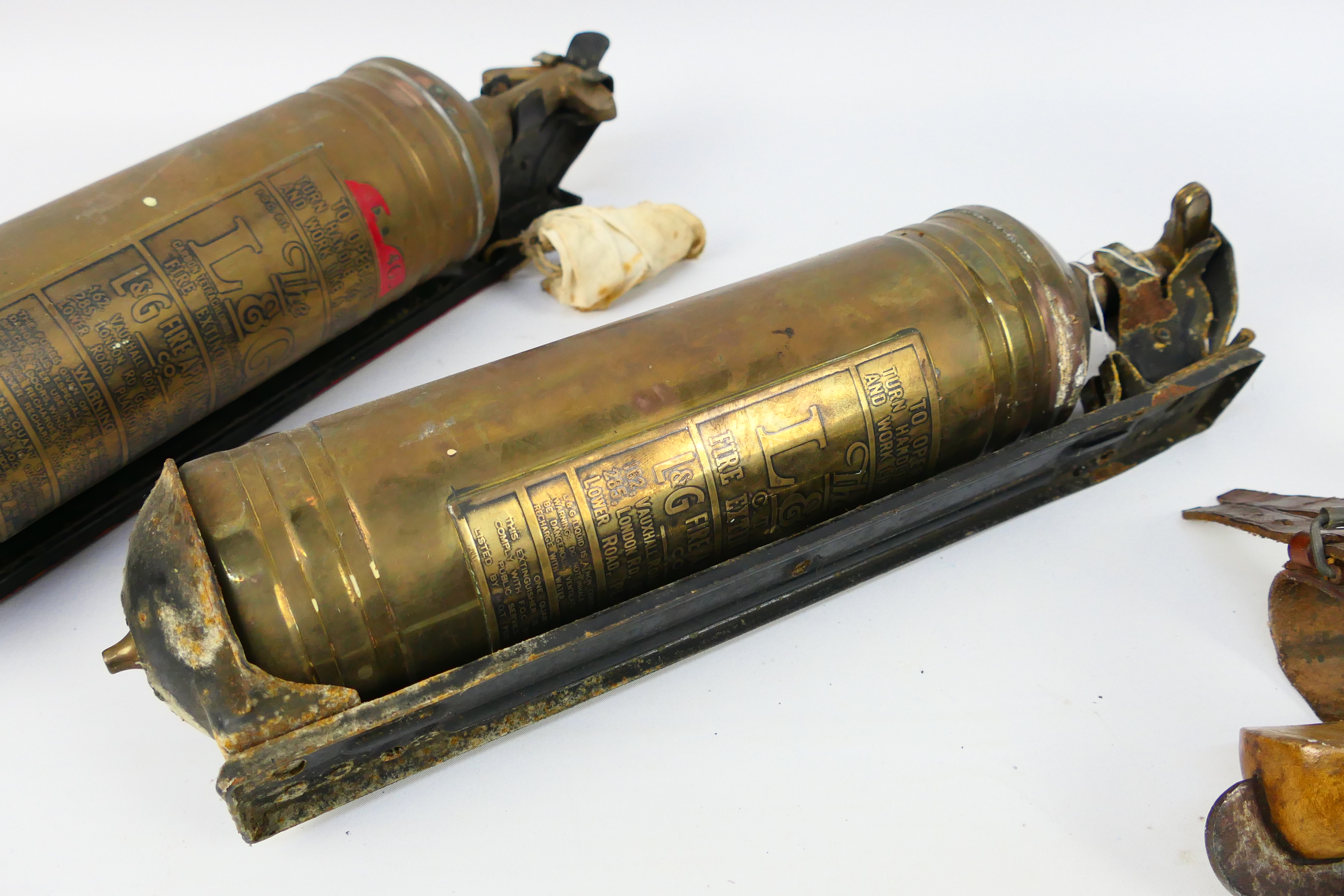 Vintage collectables to include two brass fire extinguishers, ice skates and other. - Image 4 of 7