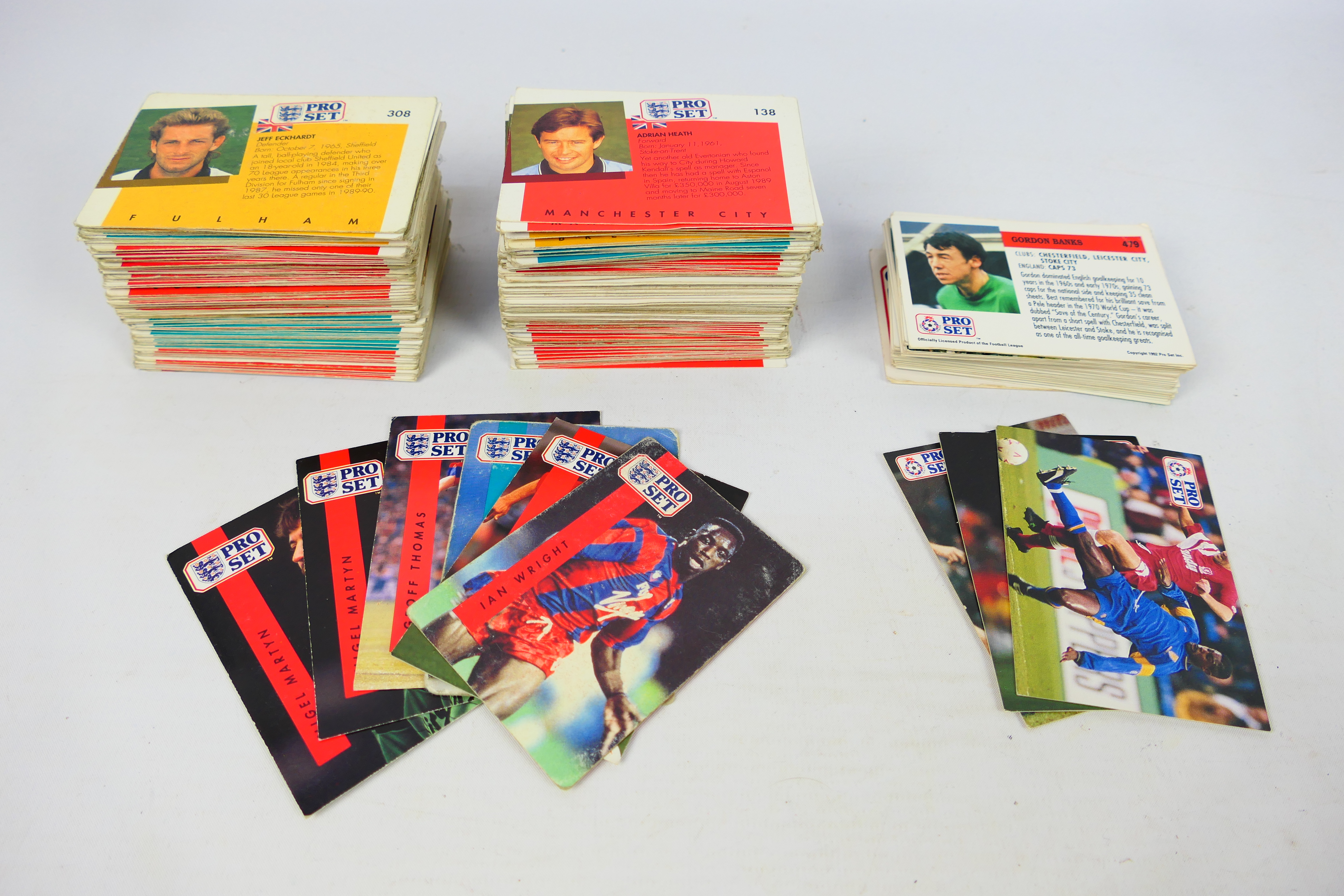 Pro Set - A collection of unboxed Pro Set Football trading cards from the early 1990s. - Image 2 of 3