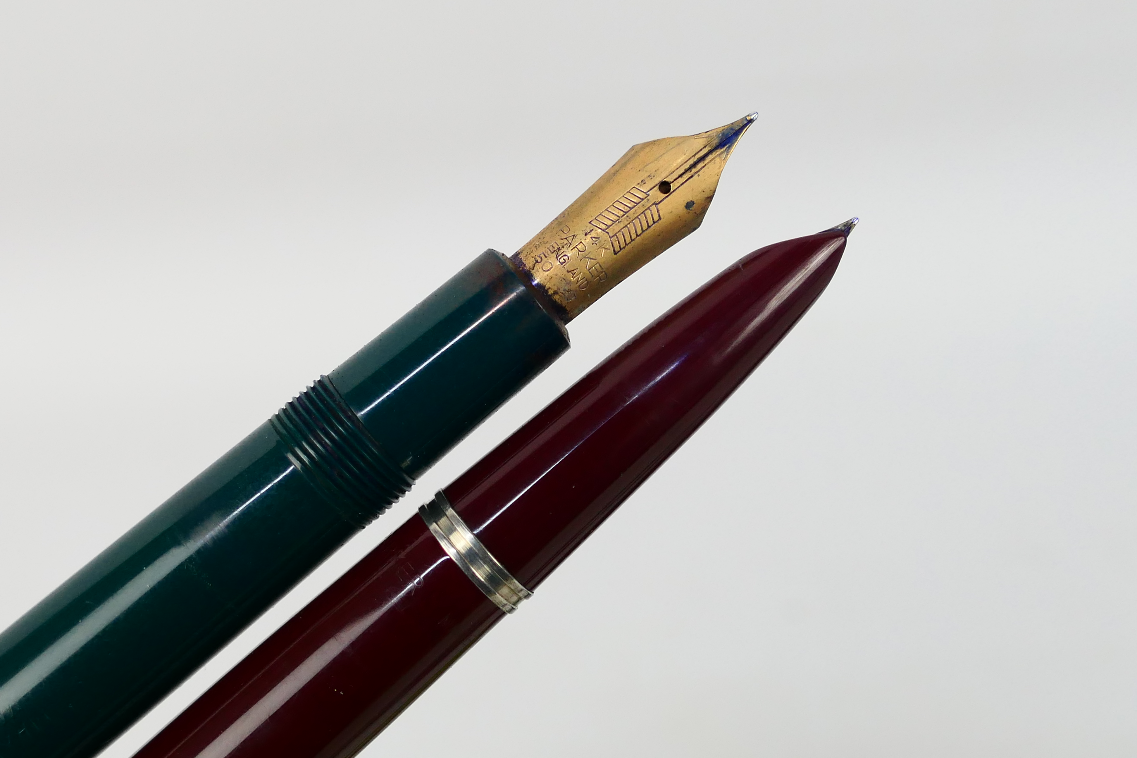 A collection of fountain pens and a mechanical pencil to include Parker, The Nova Pen and other, - Image 5 of 6
