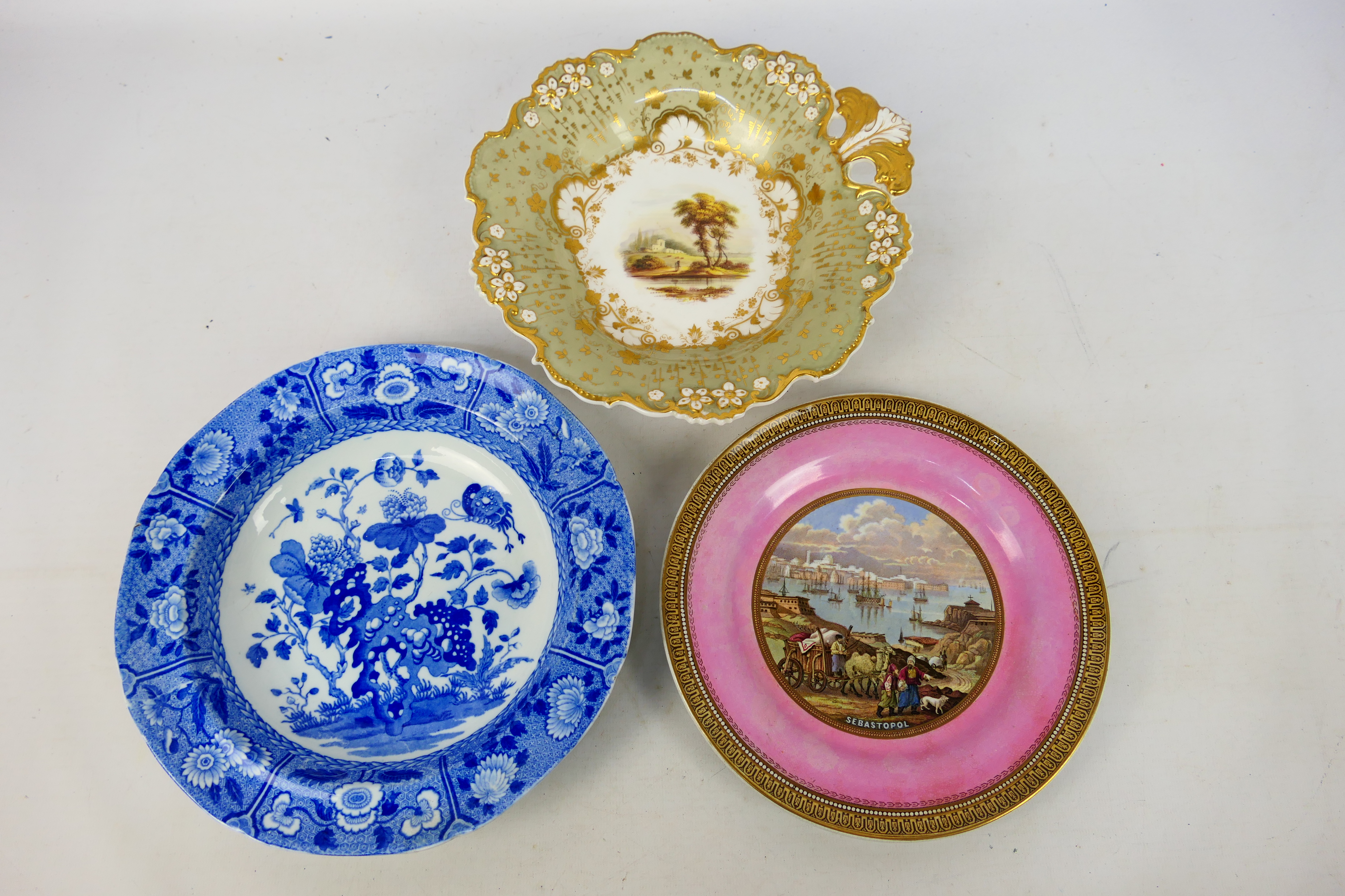 Lot to include a Prattware Sebastopol cabinet plate,