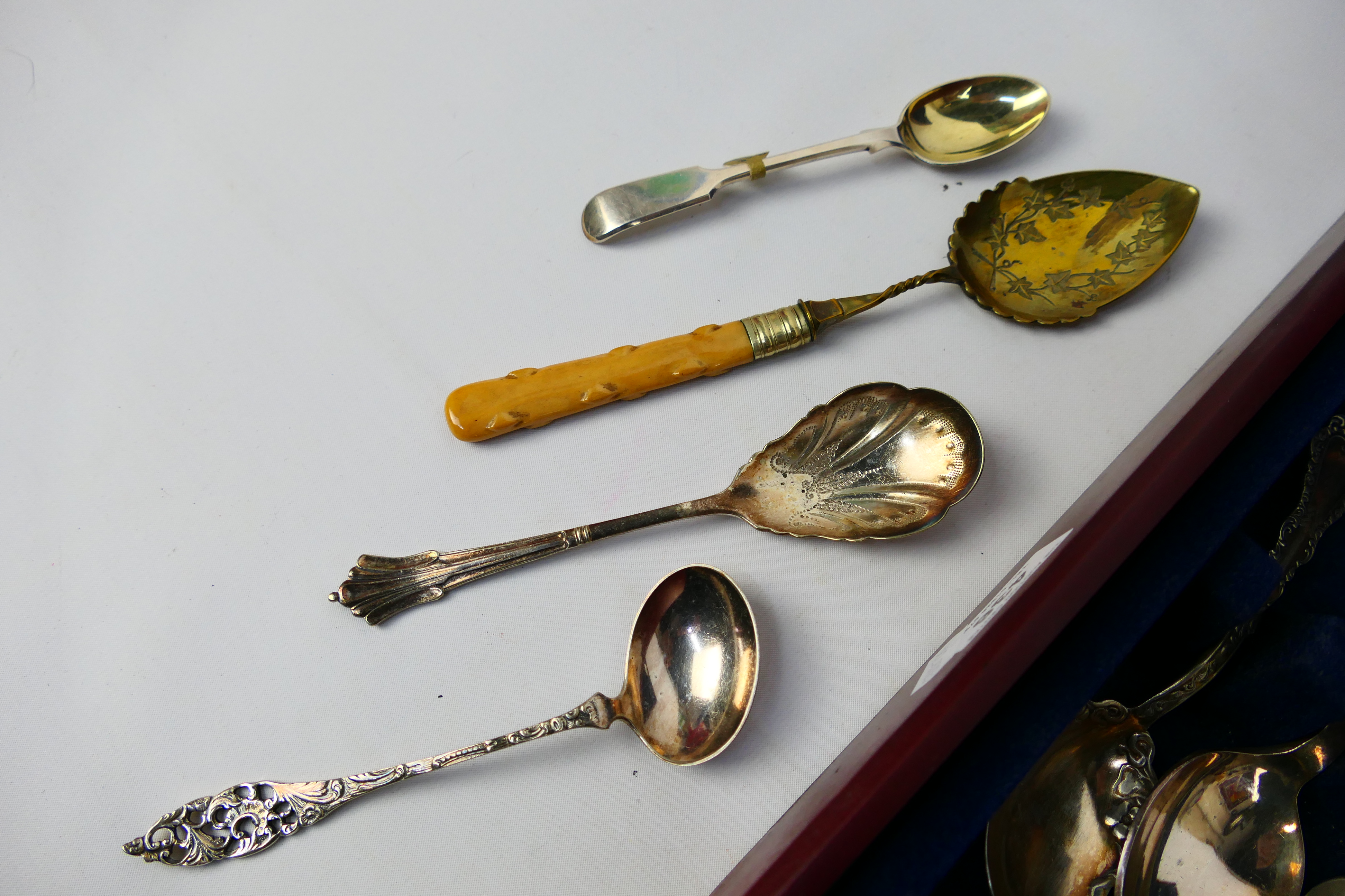 A collection of various plated spoons / serving items, contained in canteen. - Image 10 of 10