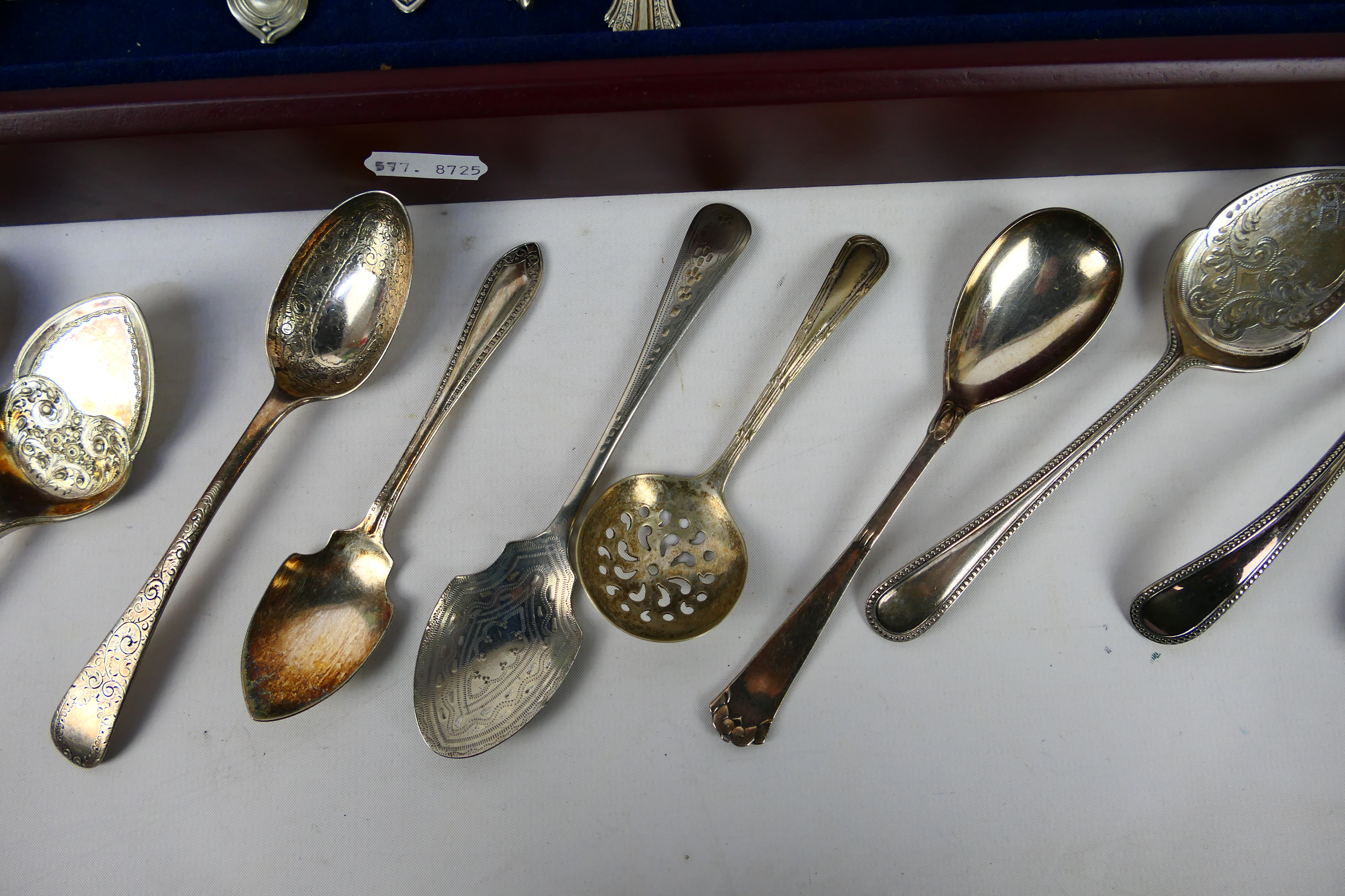 A collection of various plated spoons / serving items, contained in canteen. - Image 6 of 10