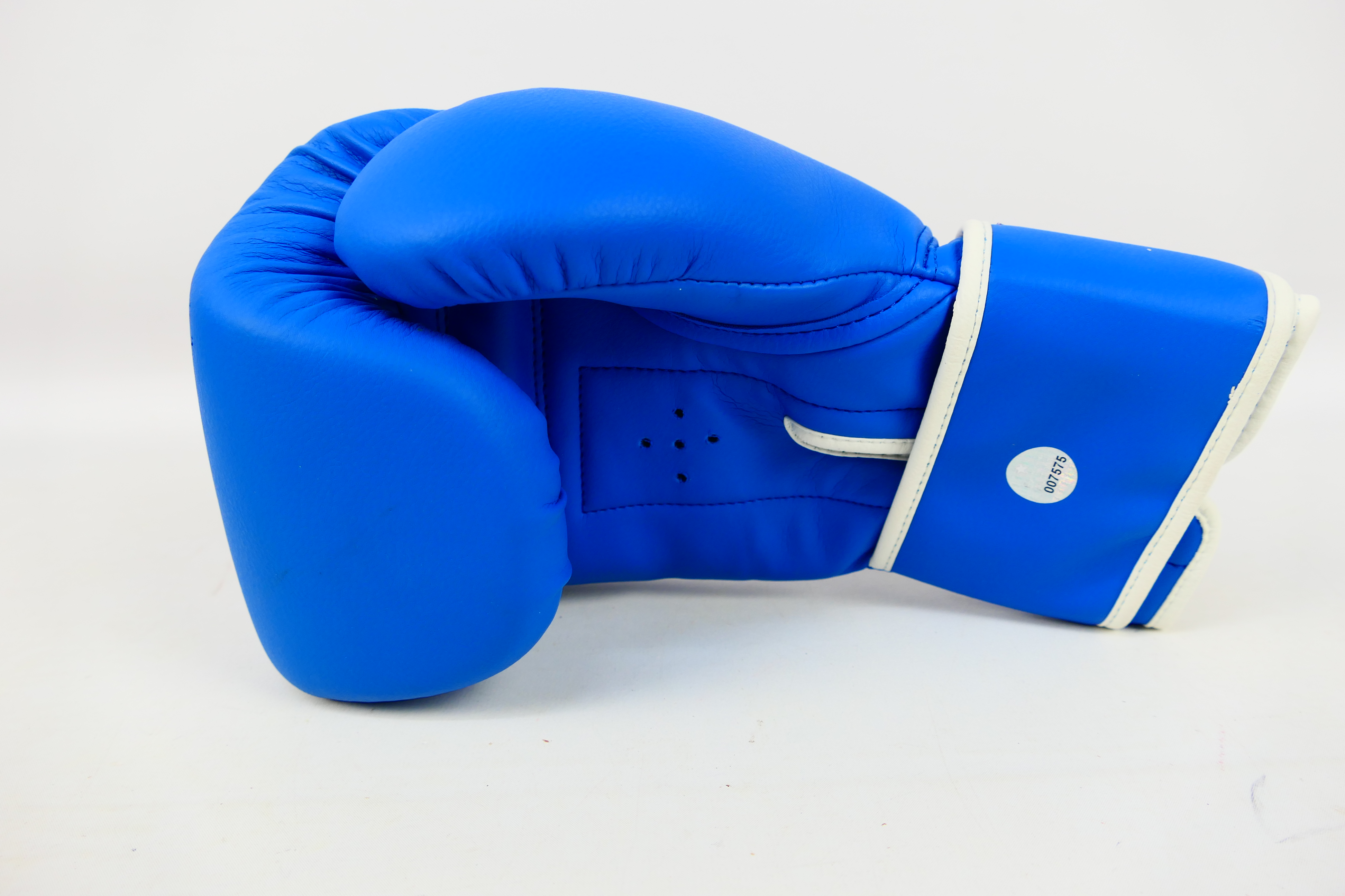 Boxing Interest - A blue right hand boxing glove signed by Manny 'Pacman' Paquiao (Emmanuel - Image 3 of 5