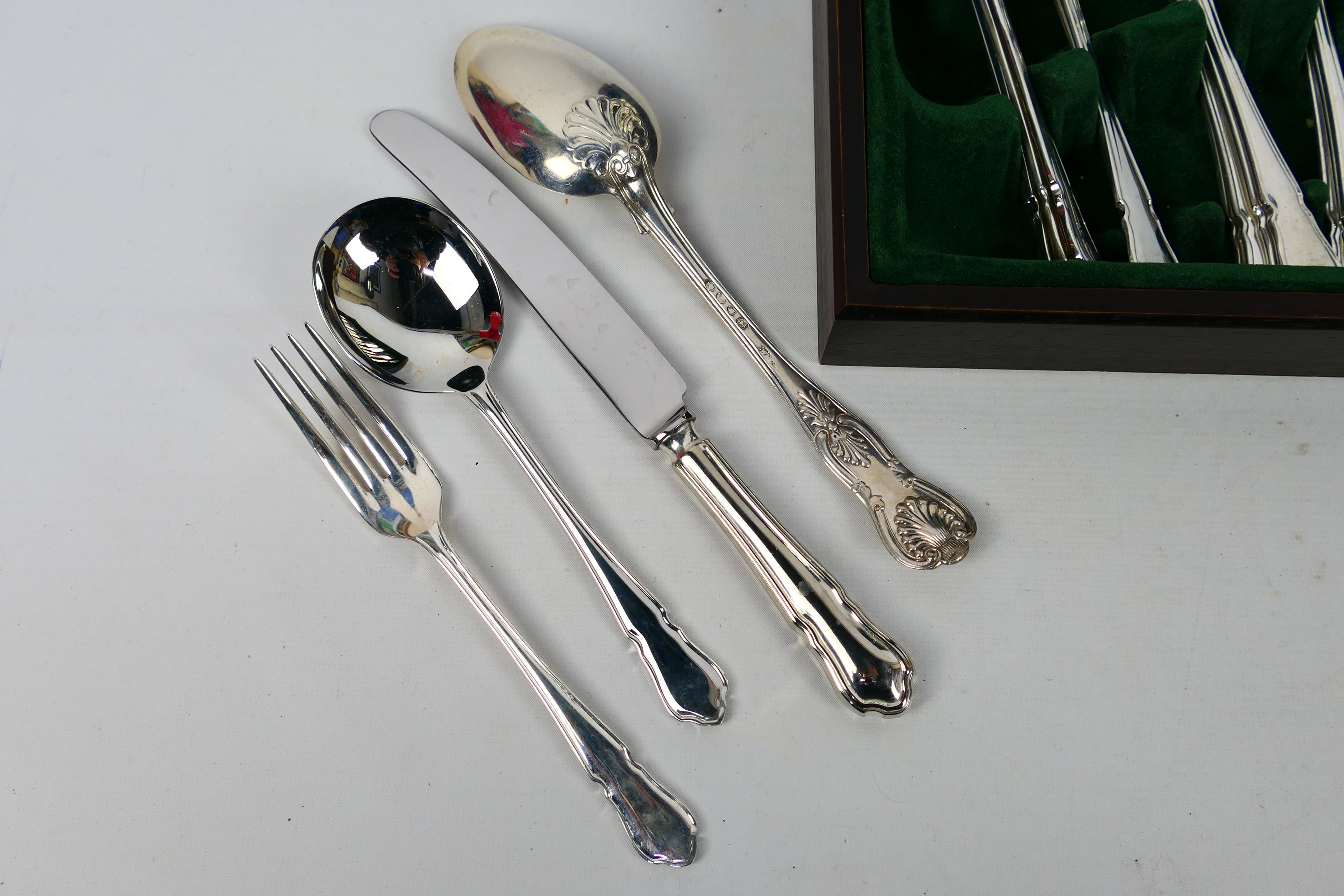 A canteen of Sanders & Bowers silver plated cutlery. - Image 3 of 7