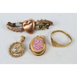 9ct Gold - Lot to include a rose gold bar brooch with central heart motif,