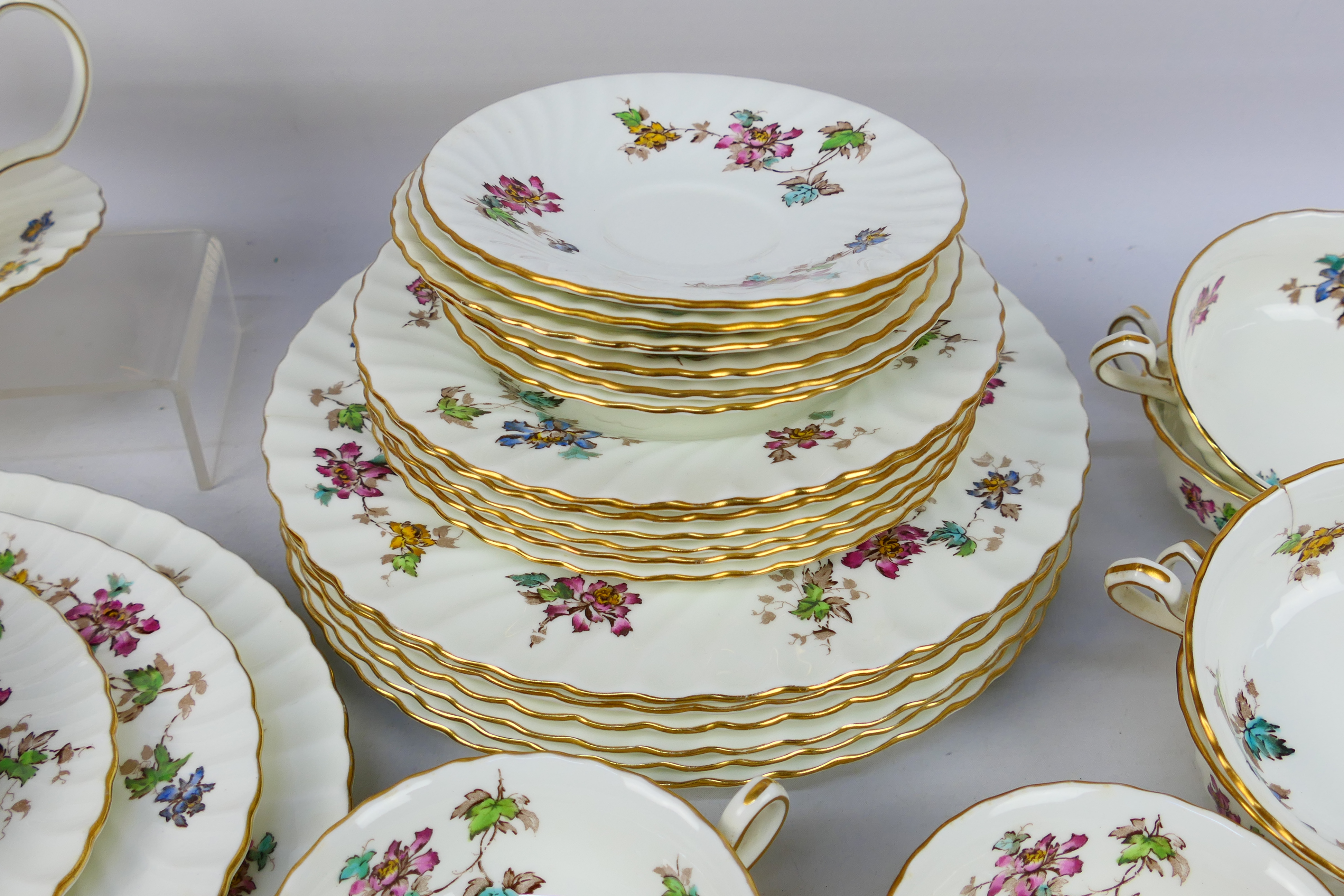 Minton - a dinner service decorated in the Vermont pattern comprising 34 pieces NOTE: THIS LOT IS - Image 4 of 9
