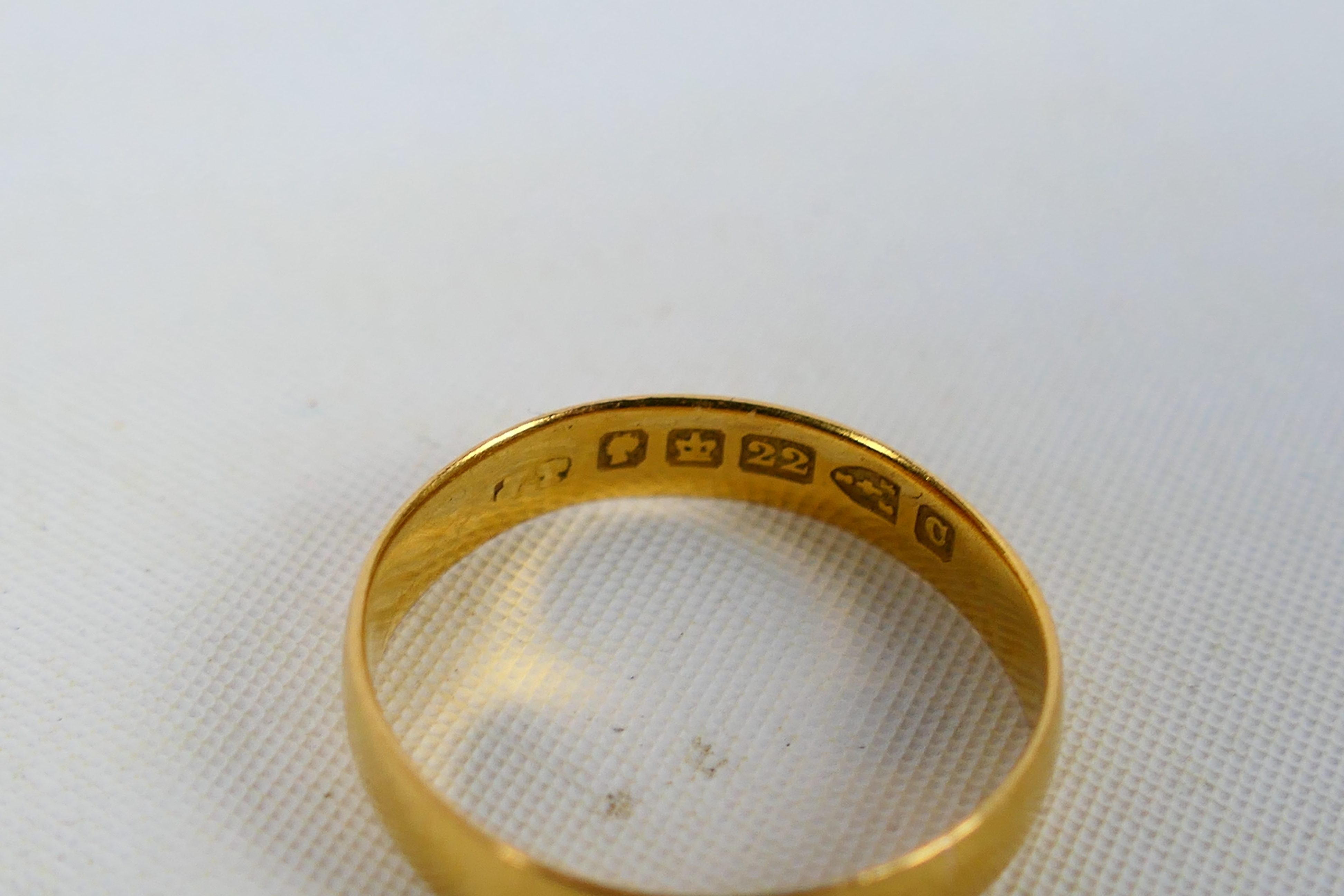 A Victorian 22ct yellow gold wedding band, Chester assay 1886, size L, 2.1 grams. - Image 2 of 3