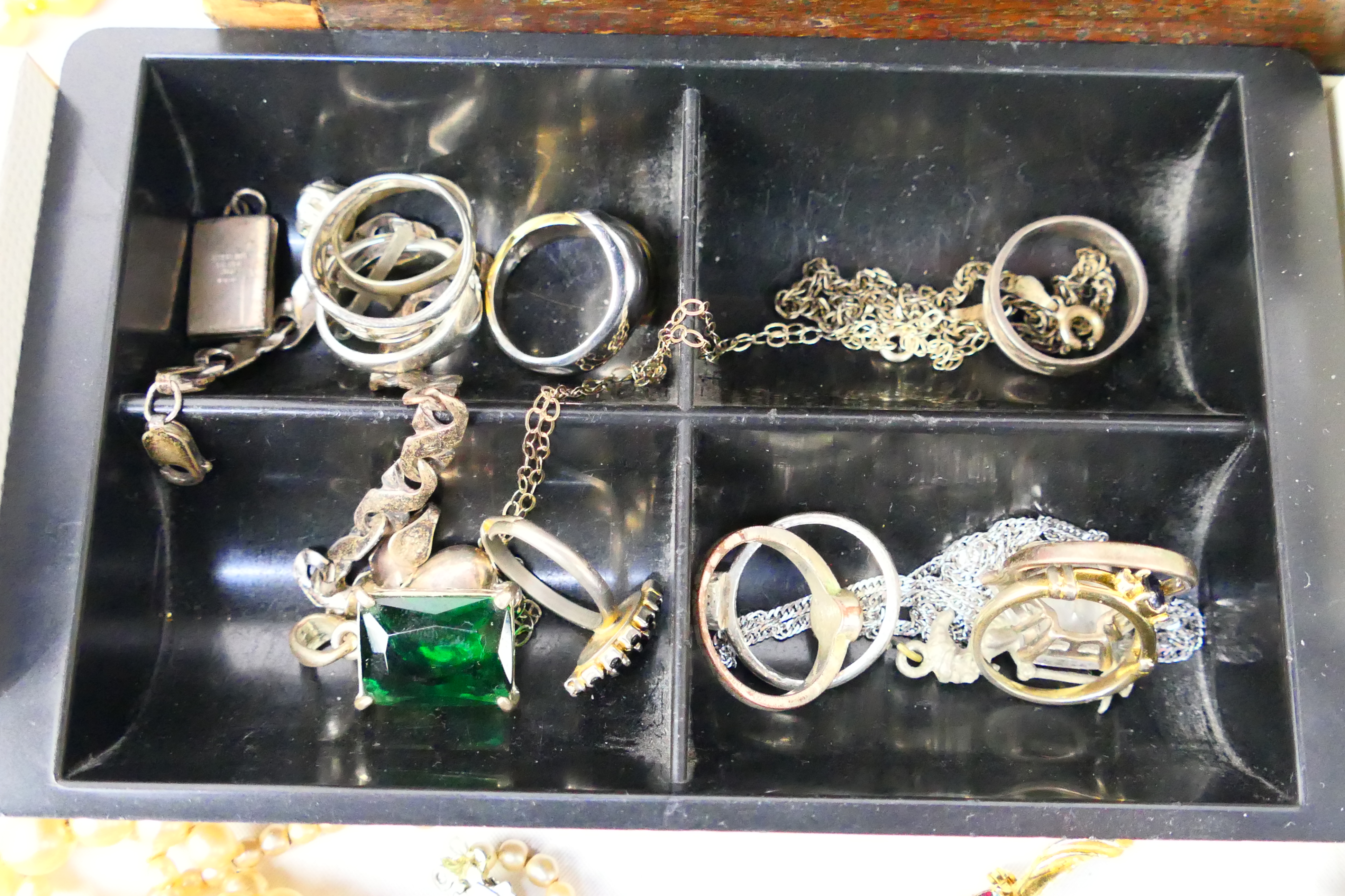 A varied collection of costume jewellery, some pieces stamped 925. - Image 7 of 11
