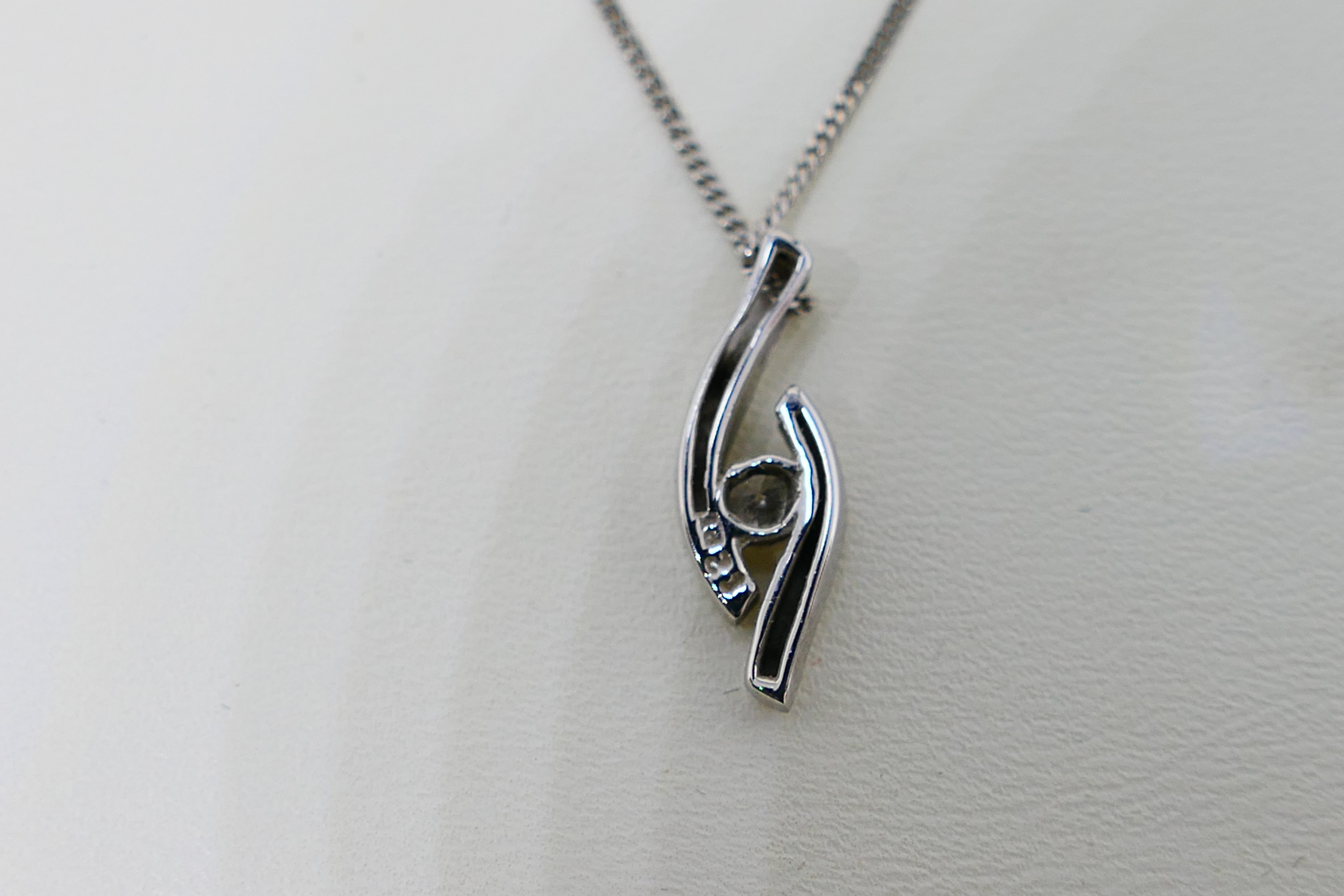 A 9ct white gold diamond set pendant on 9ct white gold chain (44 cm length), - Image 4 of 5