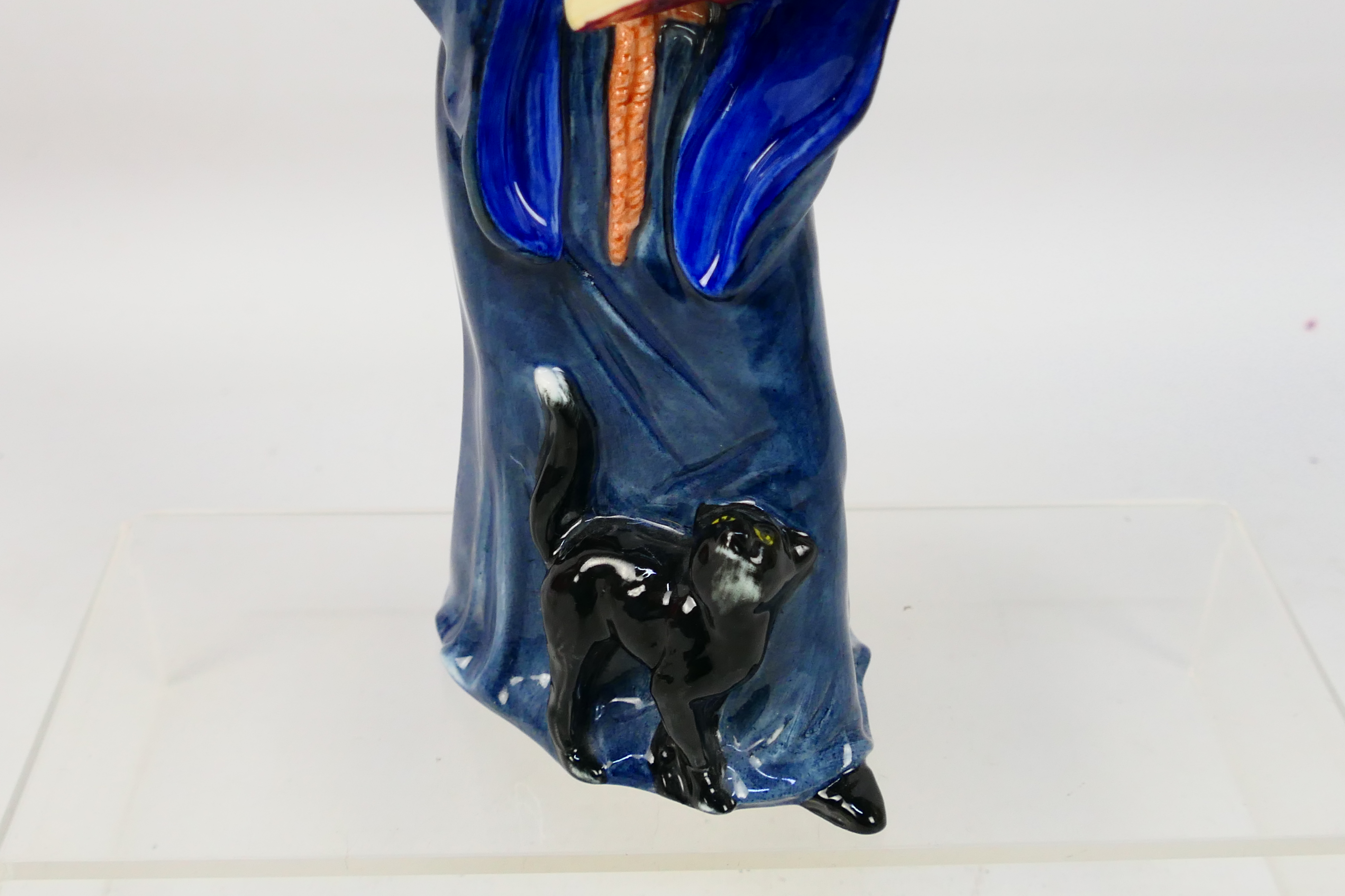 Royal Doulton - Two figures comprising The Wizard # HN2877 and Gandalf (Middle Earth Series), - Image 9 of 11