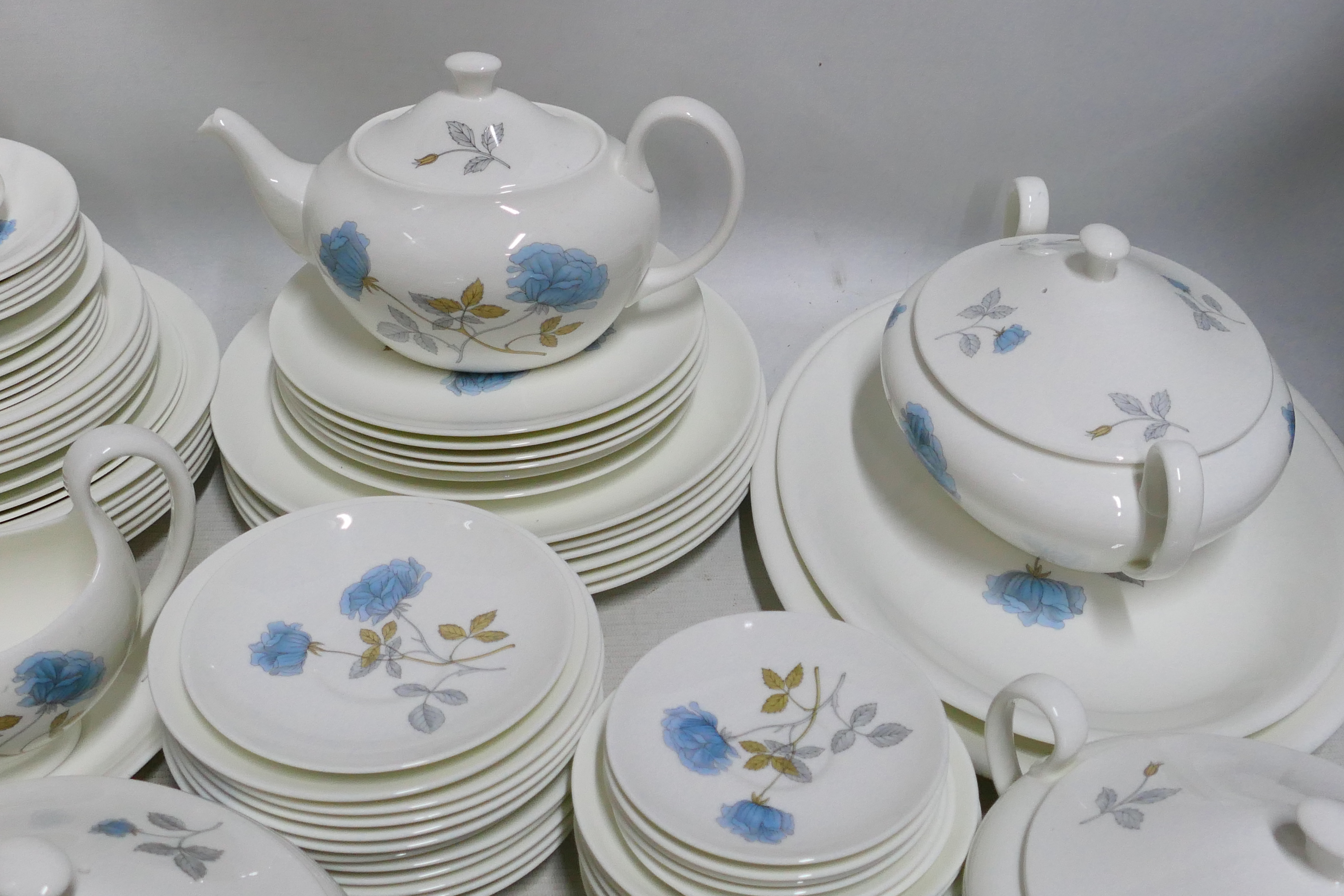 Wedgwood - A large Wedgwood Ice Rose dinner/tea set - Pieces include soup bowls, cream jugs, - Image 7 of 10