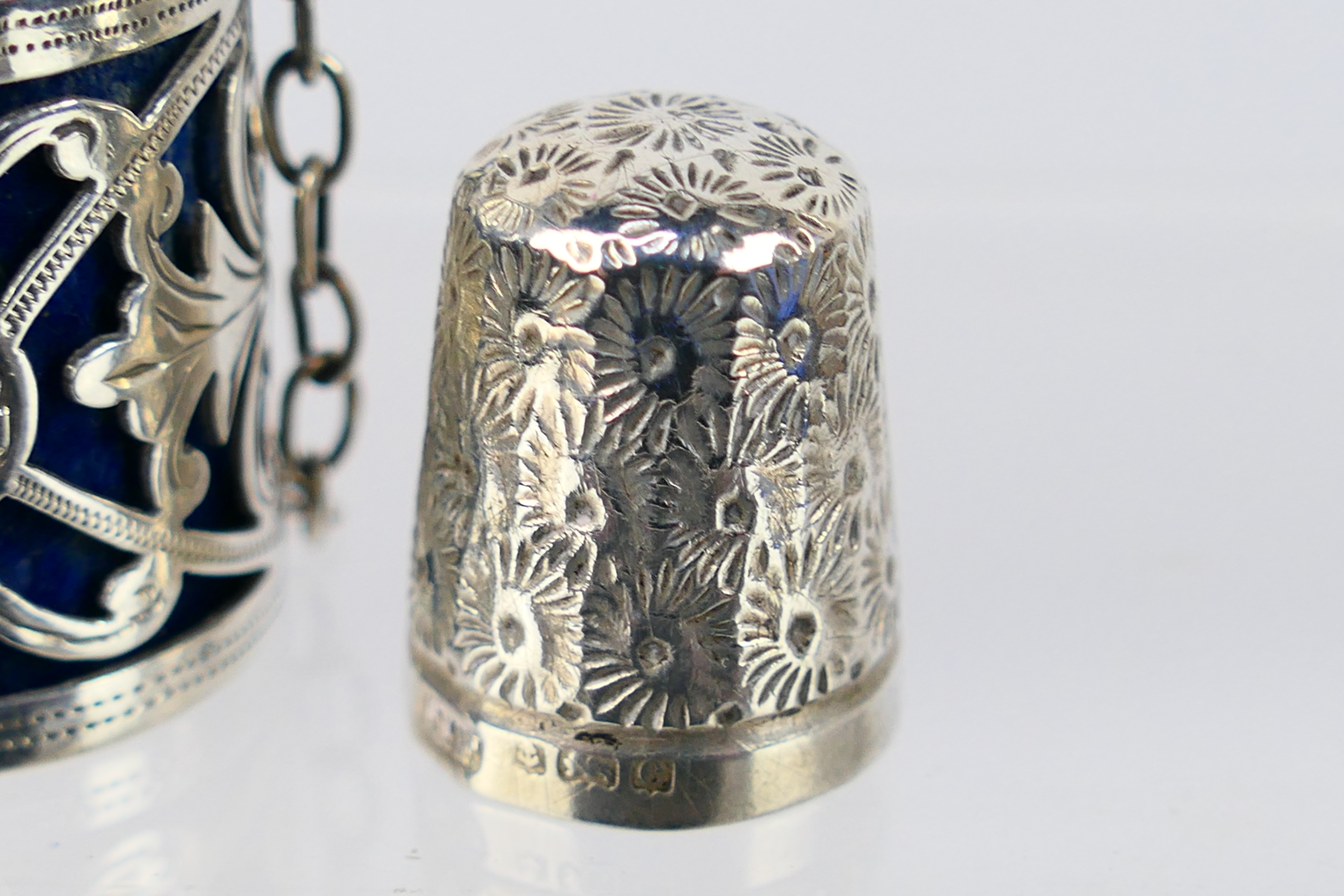 An Edwardian silver chatelaine thimble case with pierced and chased decoraction, - Image 2 of 6
