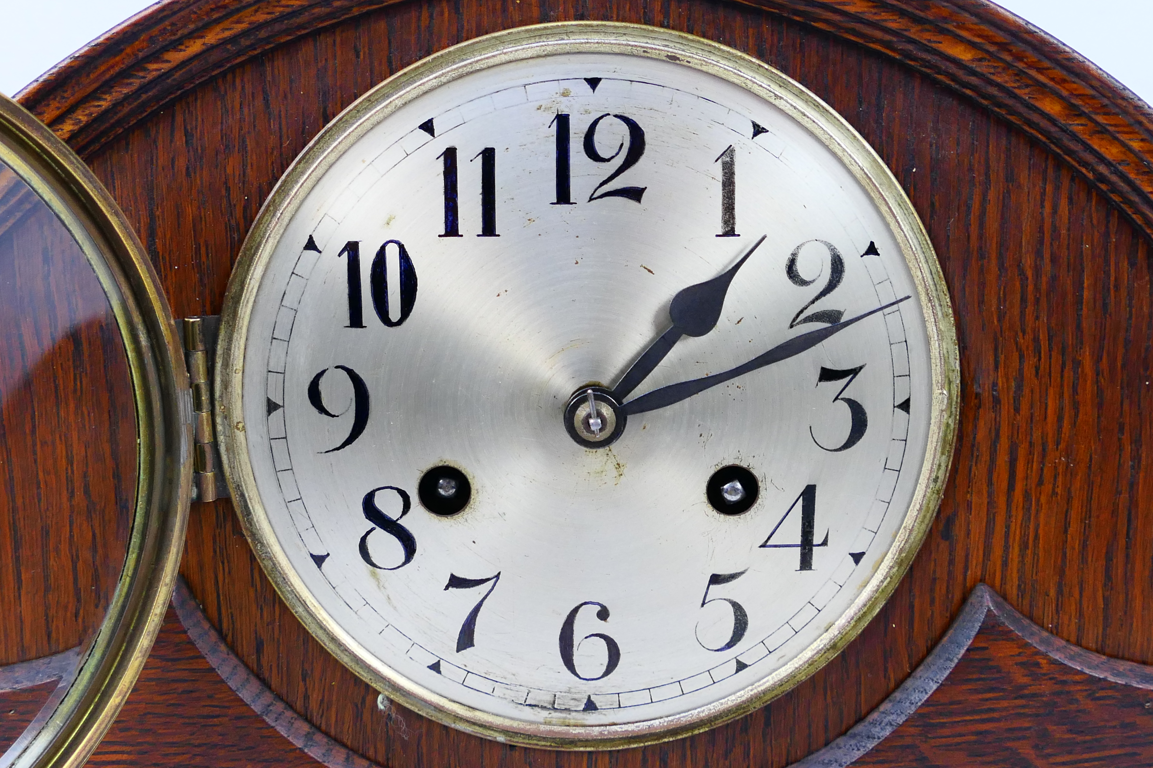 An early 20th century oak cased mantel clock, silvered dial with Arabic numerals, - Image 2 of 5