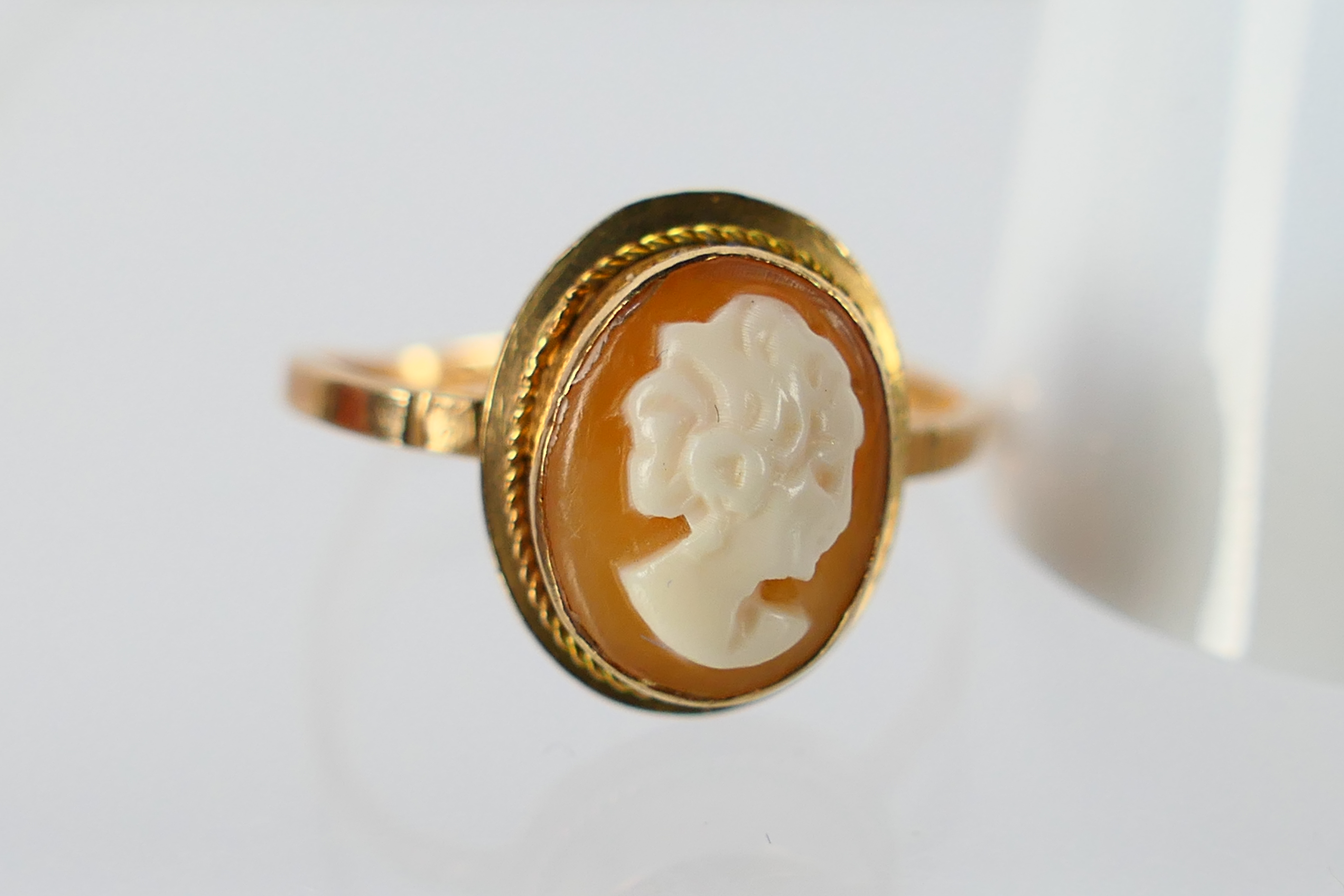 Three 9ct gold rings (all with misshapen shanks) comprising two cameo rings and one set with seven - Image 3 of 5