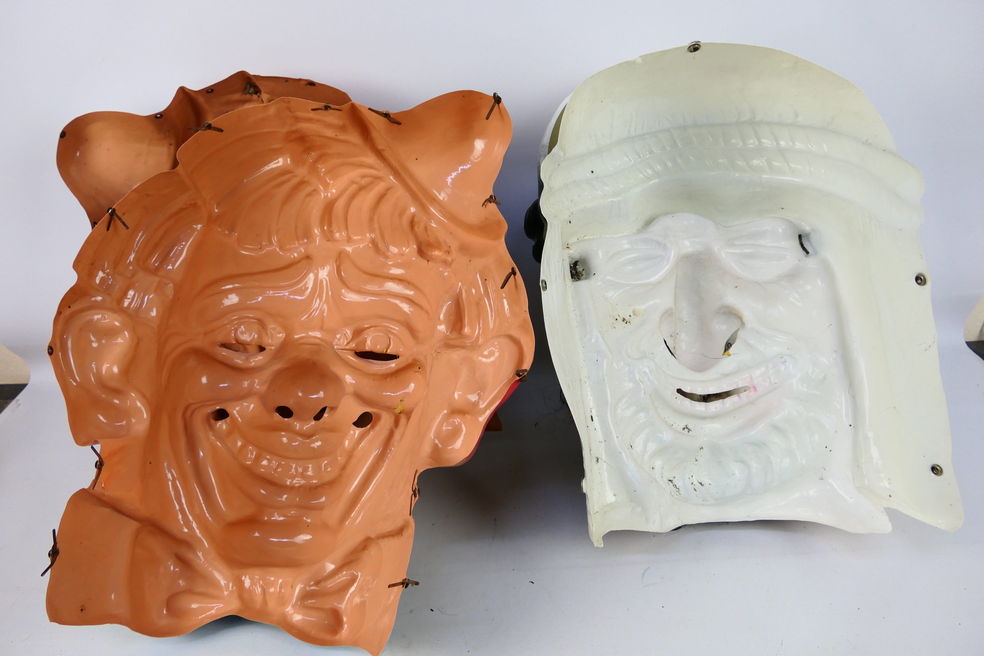Unbranded - Mask - Costume - A pair of Unboxed Full head plastic masks comprising of a clown and a - Image 5 of 5