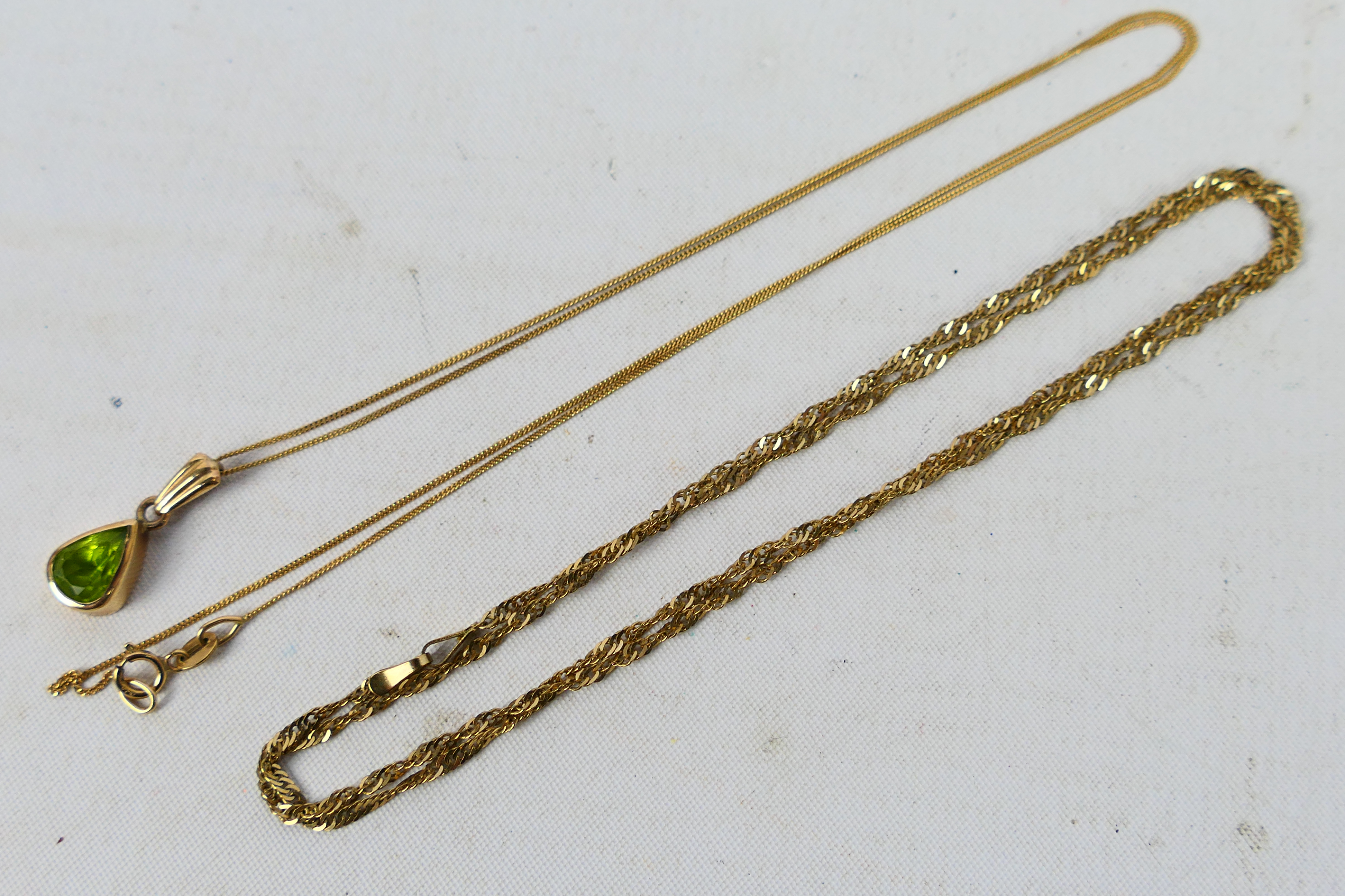 A 9ct yellow gold necklace,