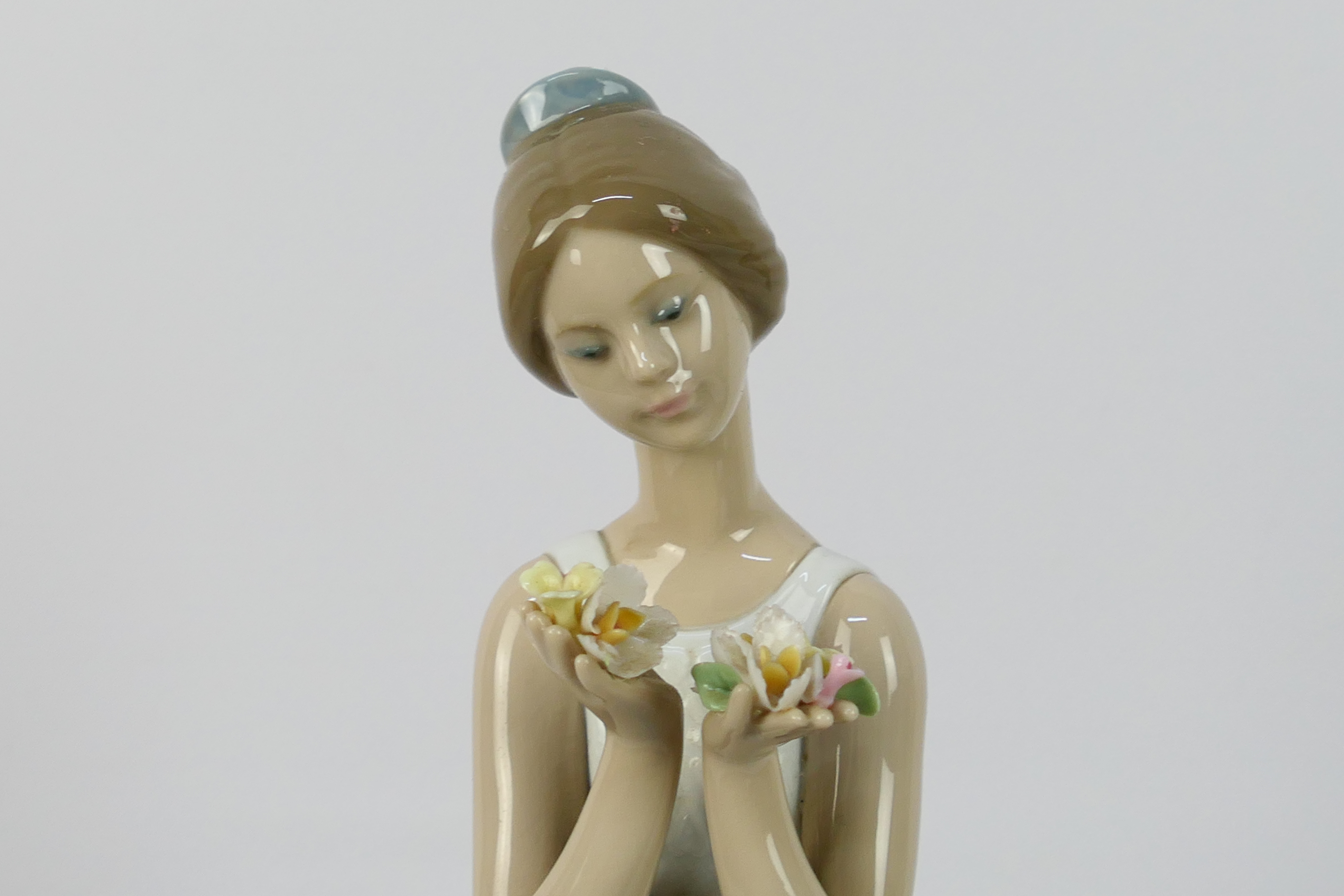 A large Lladro figure, # 6592, An Expression Of Love, depicting a young lady holding flowers, - Image 4 of 6