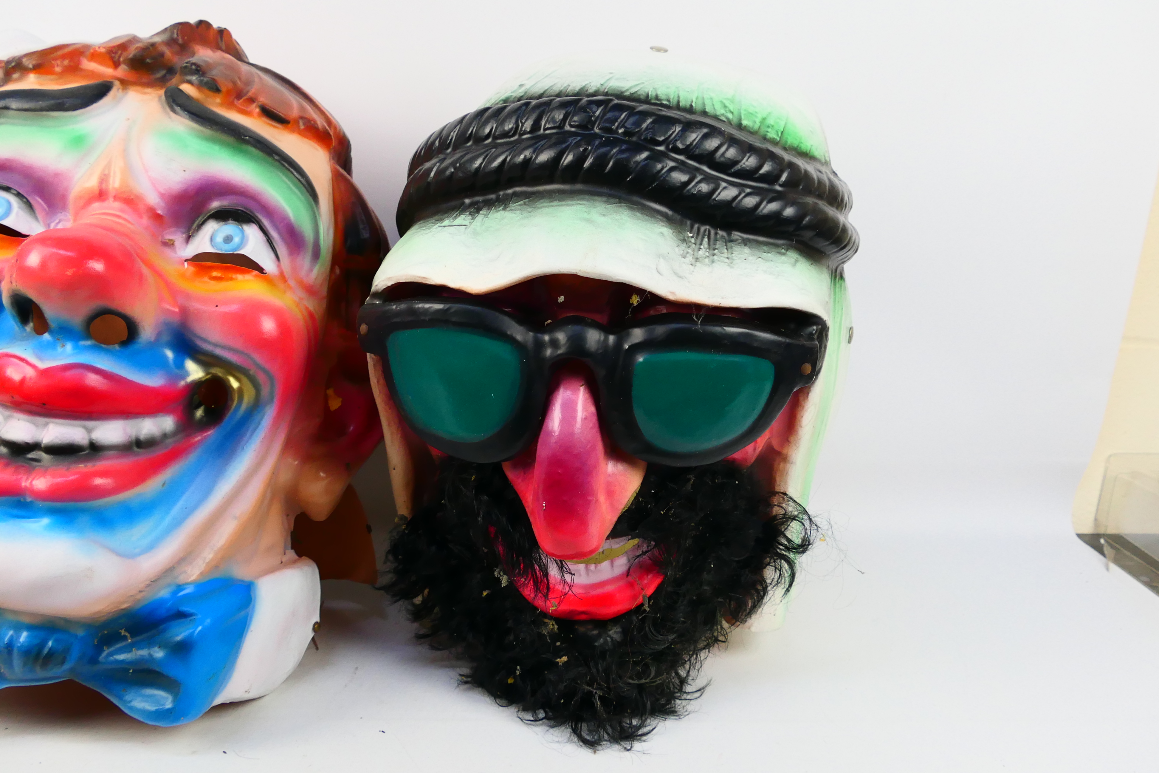 Unbranded - Mask - Costume - A pair of Unboxed Full head plastic masks comprising of a clown and a - Image 3 of 5