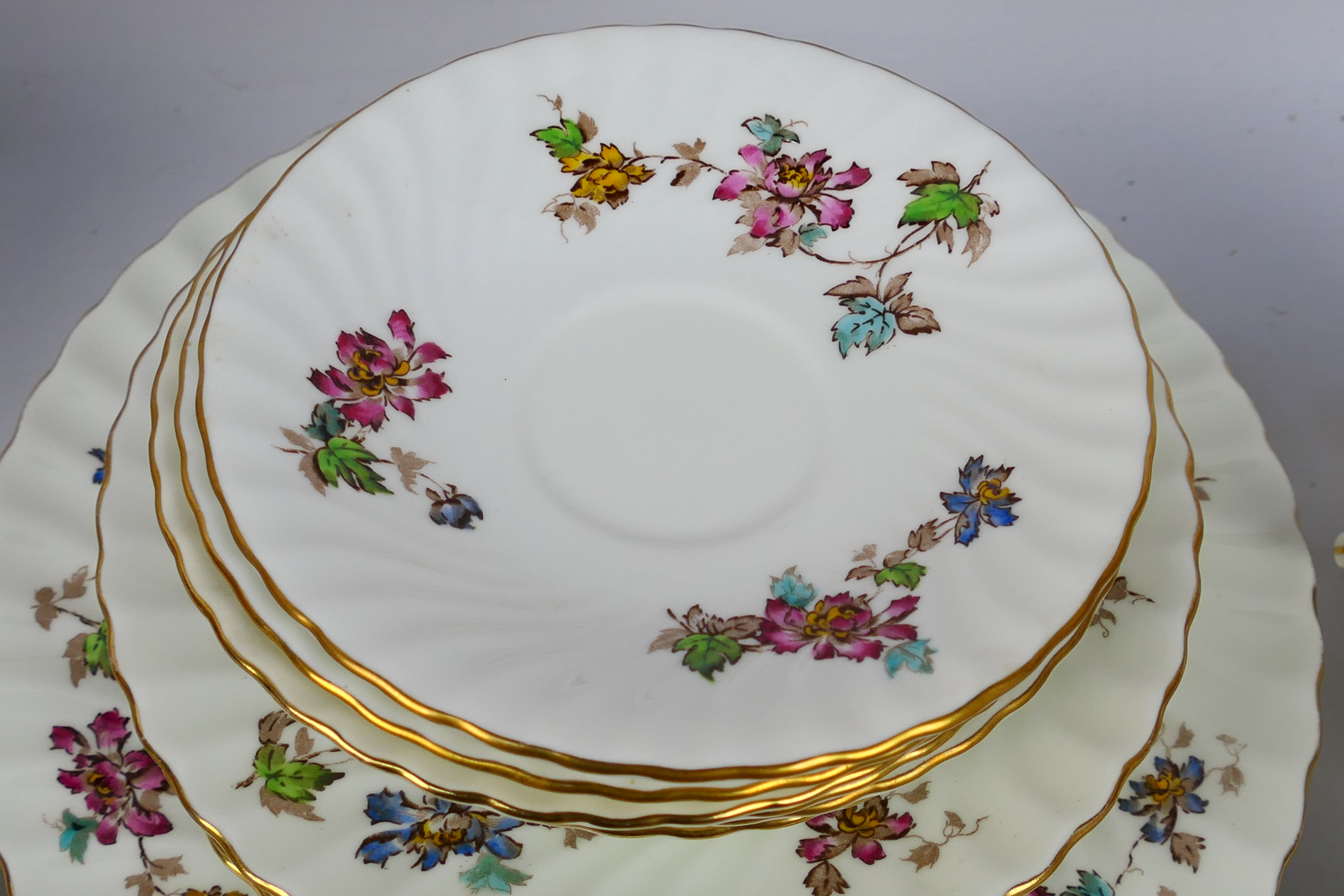 Minton - a dinner service decorated in the Vermont pattern comprising 34 pieces NOTE: THIS LOT IS - Image 5 of 9