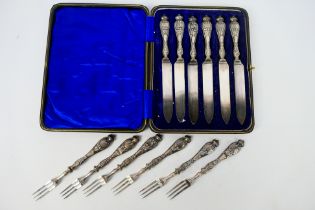 A silver handled knife and fork cutlery set. Set contains 6 x forks and 6 x knives.