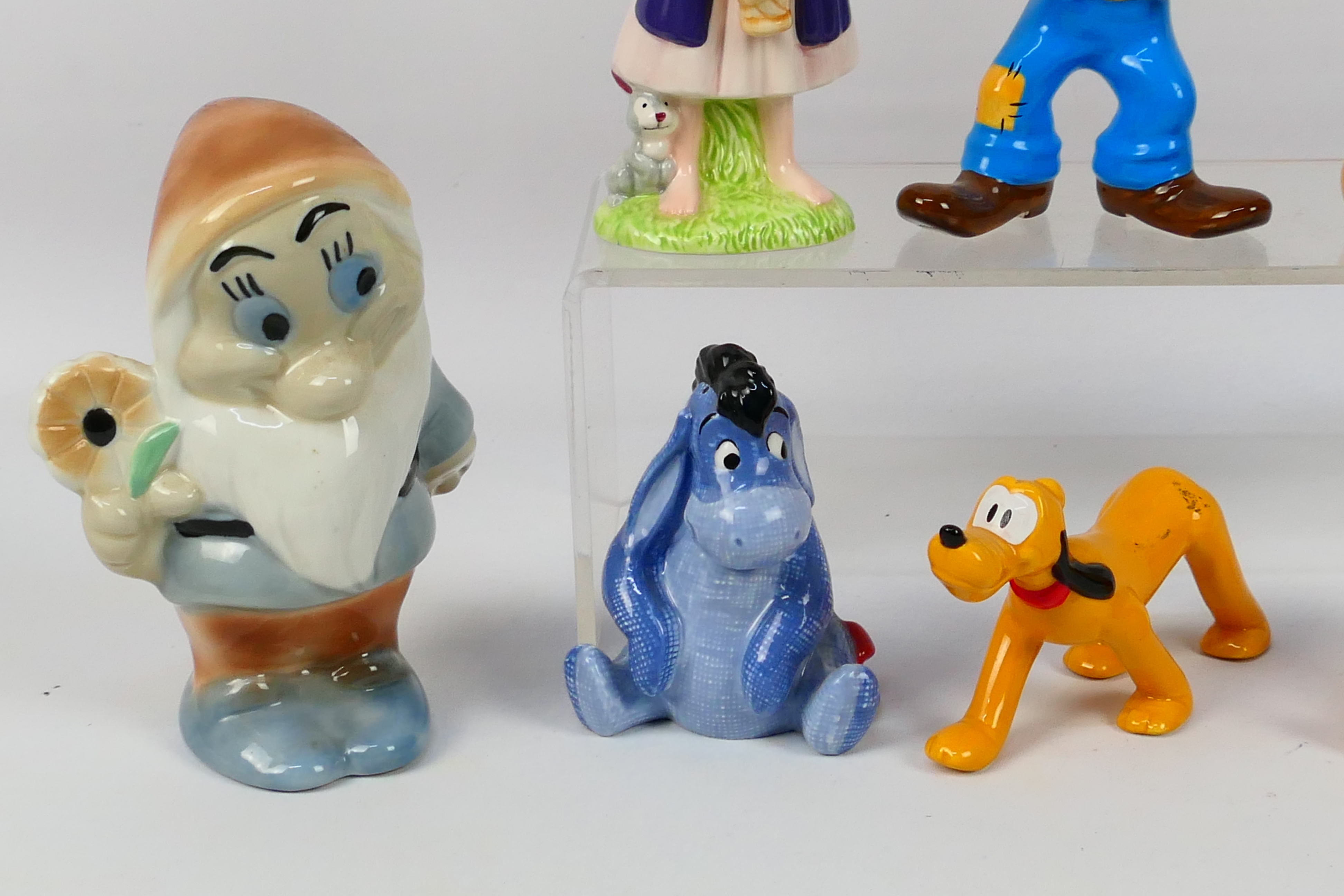 Disney - Figurines - Ceramics - An assortment of 7 unboxed Disney ceramic figurines including - Image 3 of 7