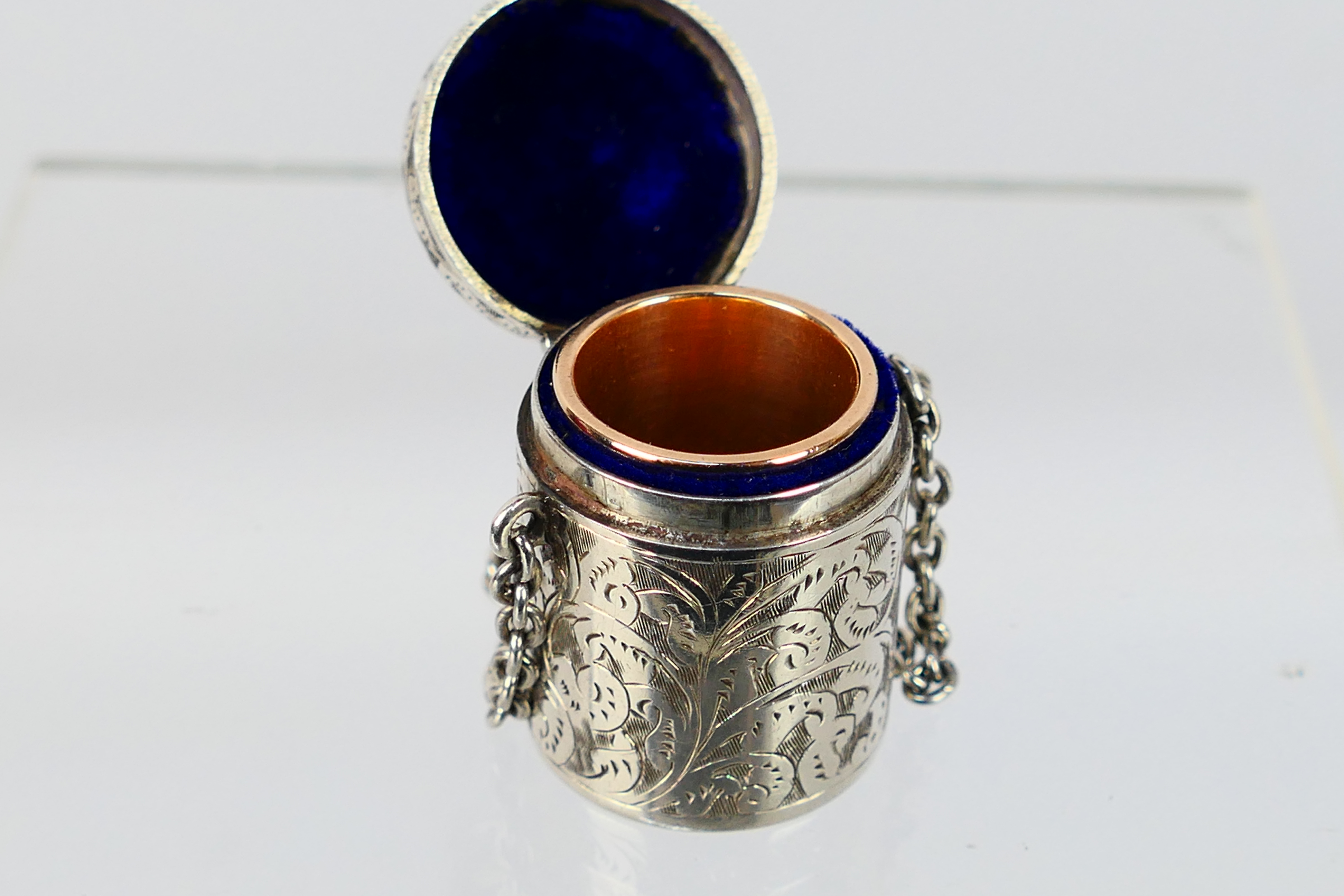 A 9ct gold thimble by Charles Horner, Chester assay, date mark unclear but probably 1918, 4 grams, - Image 7 of 7