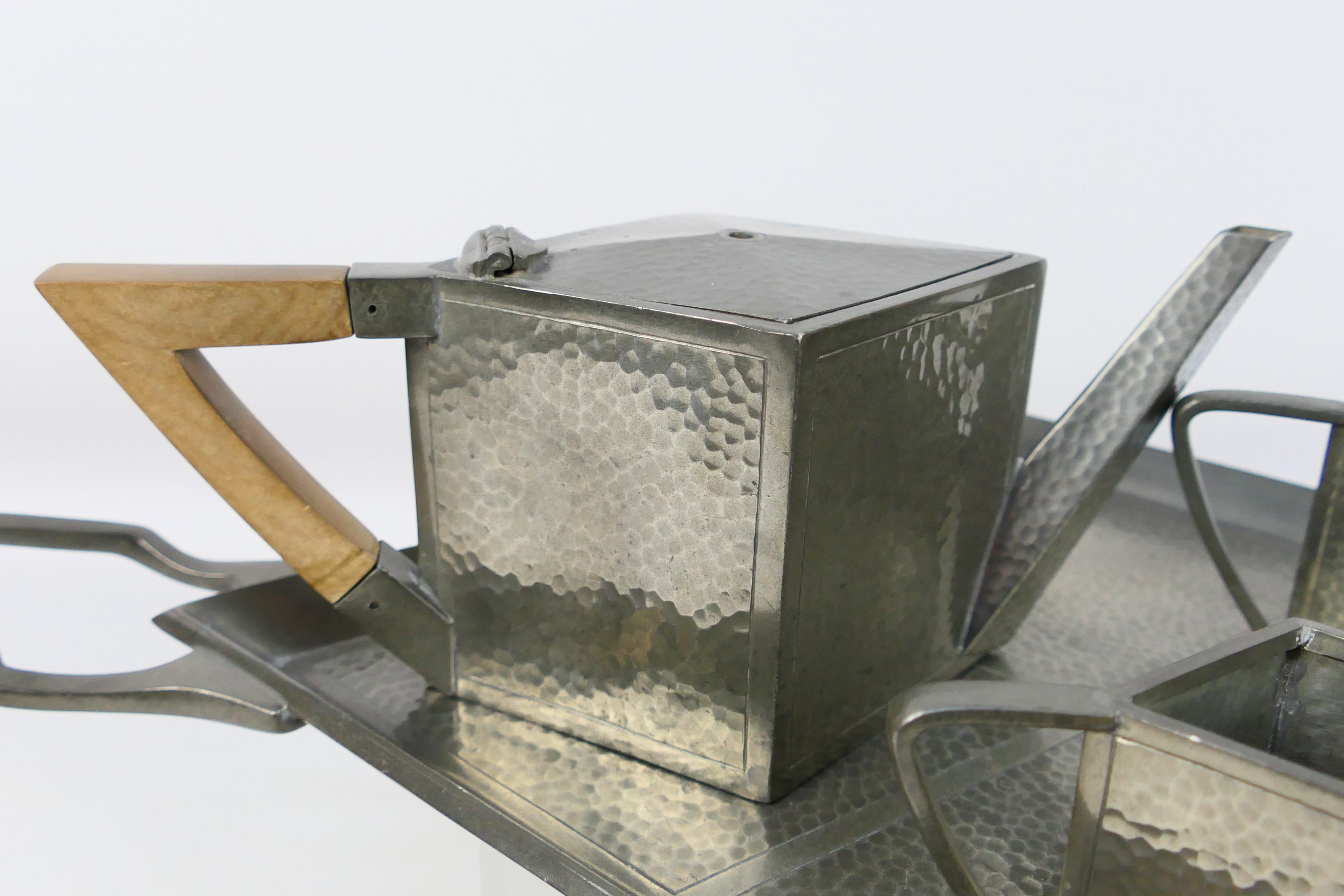 An art deco style 1930's Gladwin Sheffield pewter tea set. - Image 5 of 9