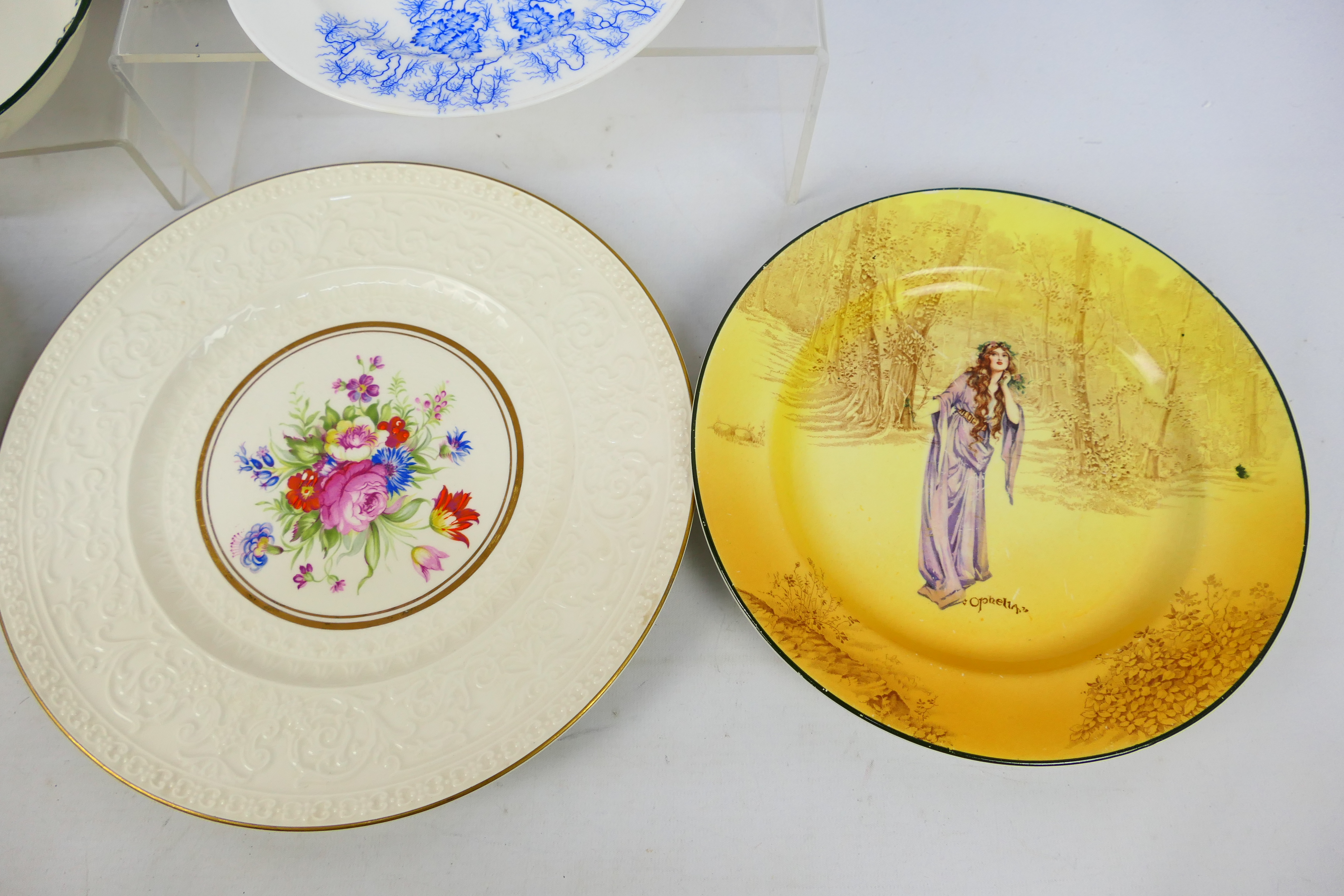 Royal Doulton, Royal Worcester, Wedgwood - 6 x ceramic plates. - Image 4 of 8