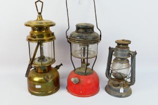 Vintage lanterns to include a brass Vapalux 300X and other.