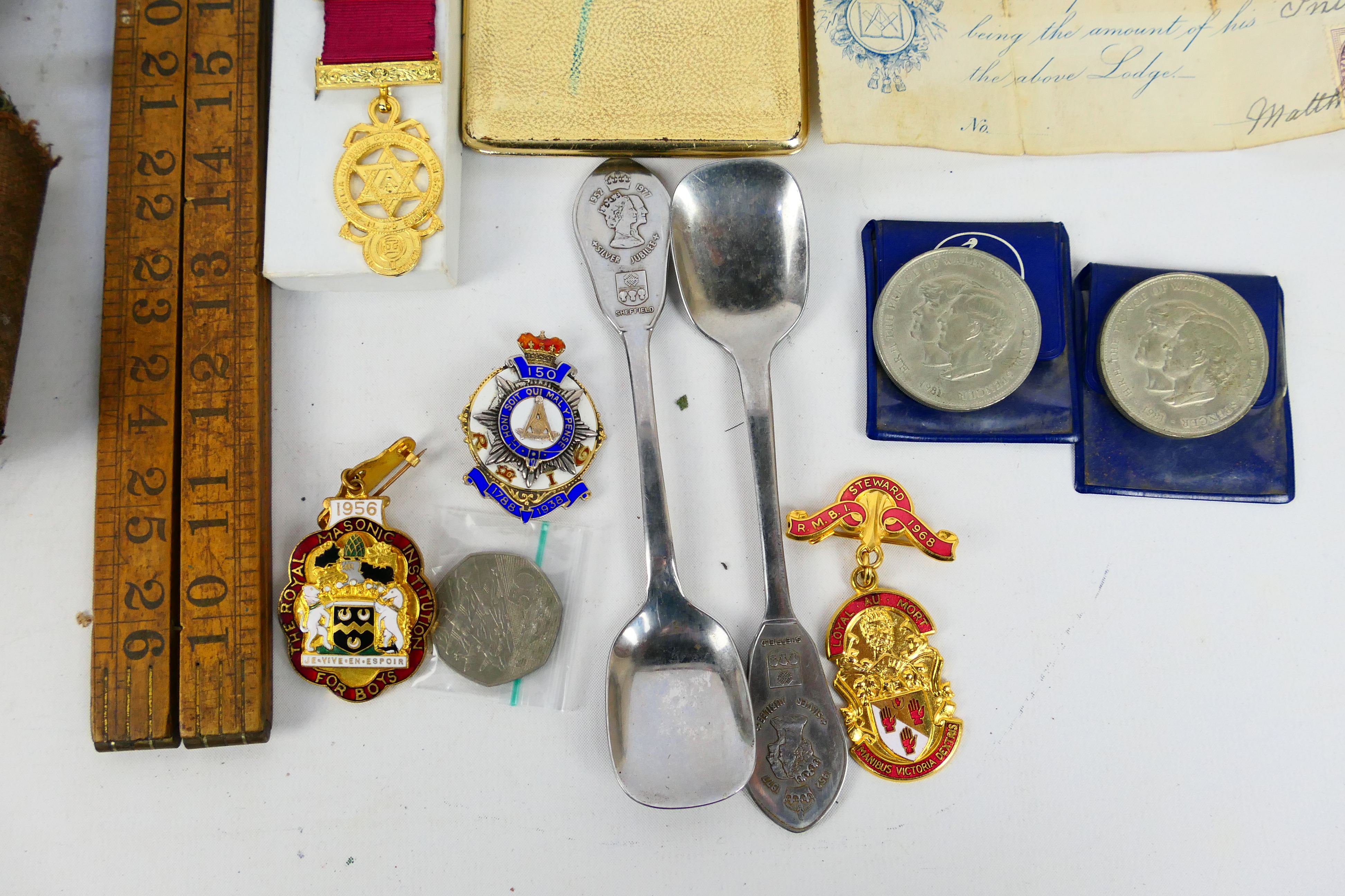 Lot comprising enamelled Masonic jewels to include one silver example, vintage cameras, - Image 4 of 6