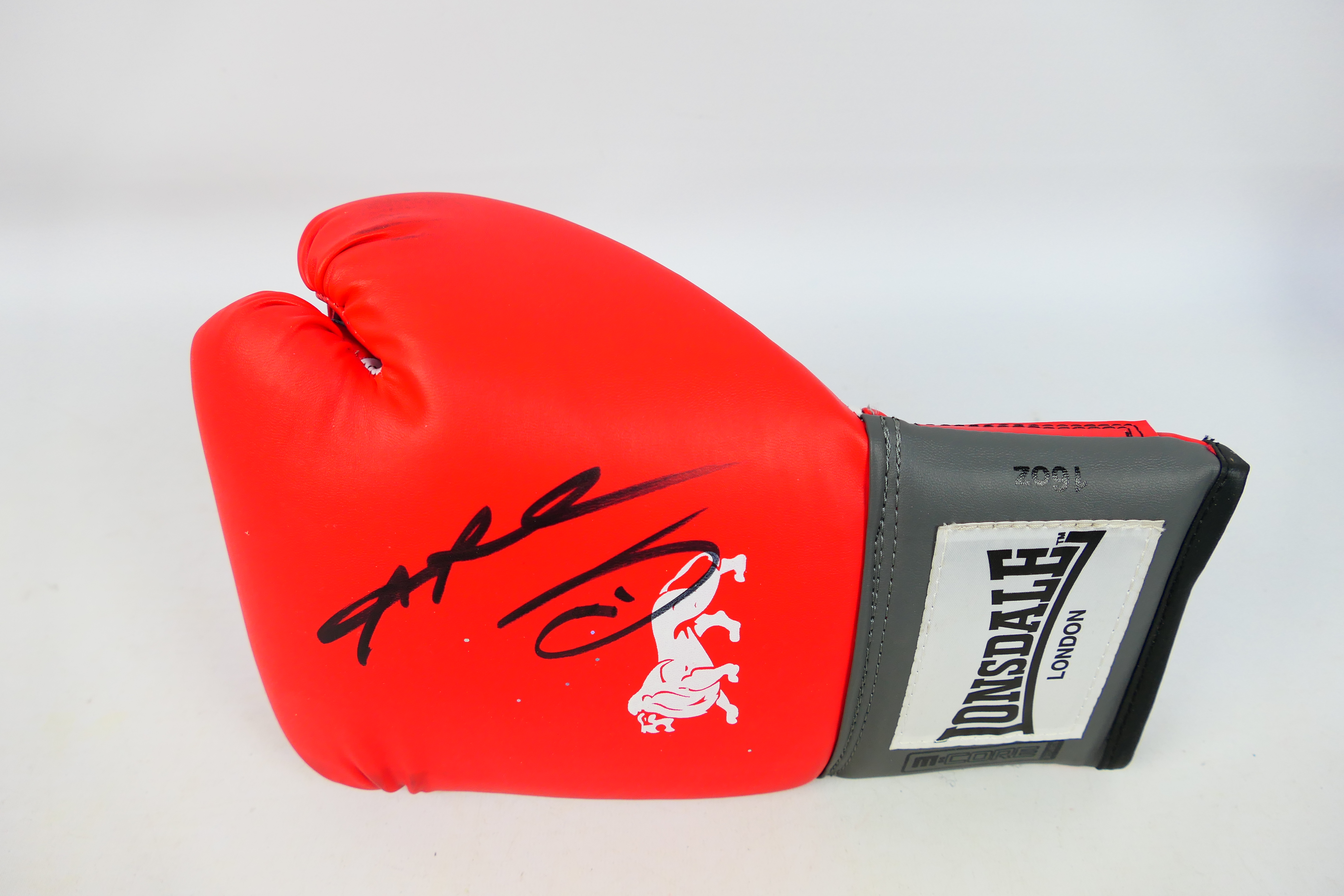 Boxing Interest - A red Lonsdale boxing glove signed by Sugar Ray Leonard (Ray Charles Leonard)